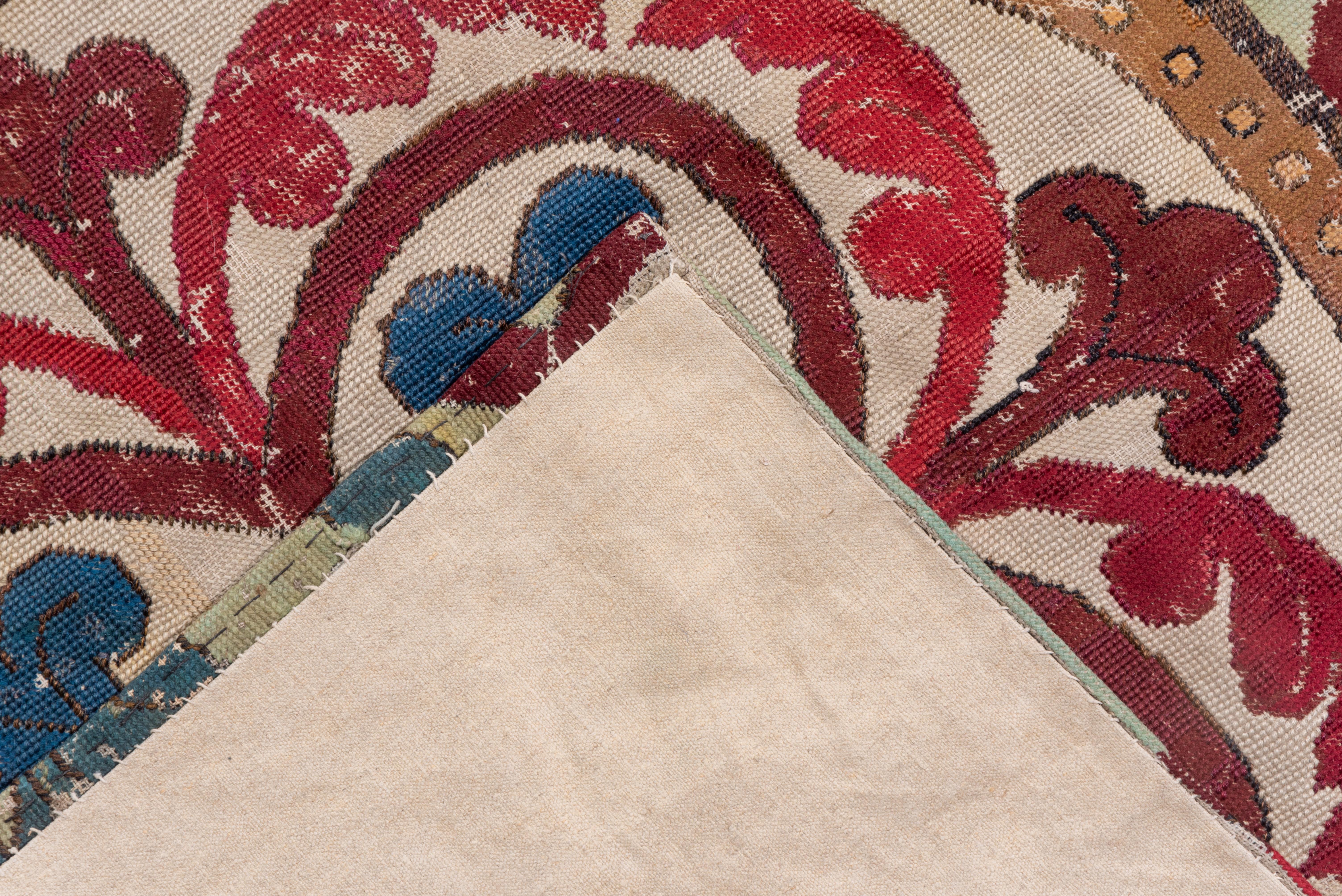 Antiker viktorianischer europäischer Gobelinstickerei-Teppich, 1870er Jahre, Rot-Grün und Blautöne (Wolle) im Angebot