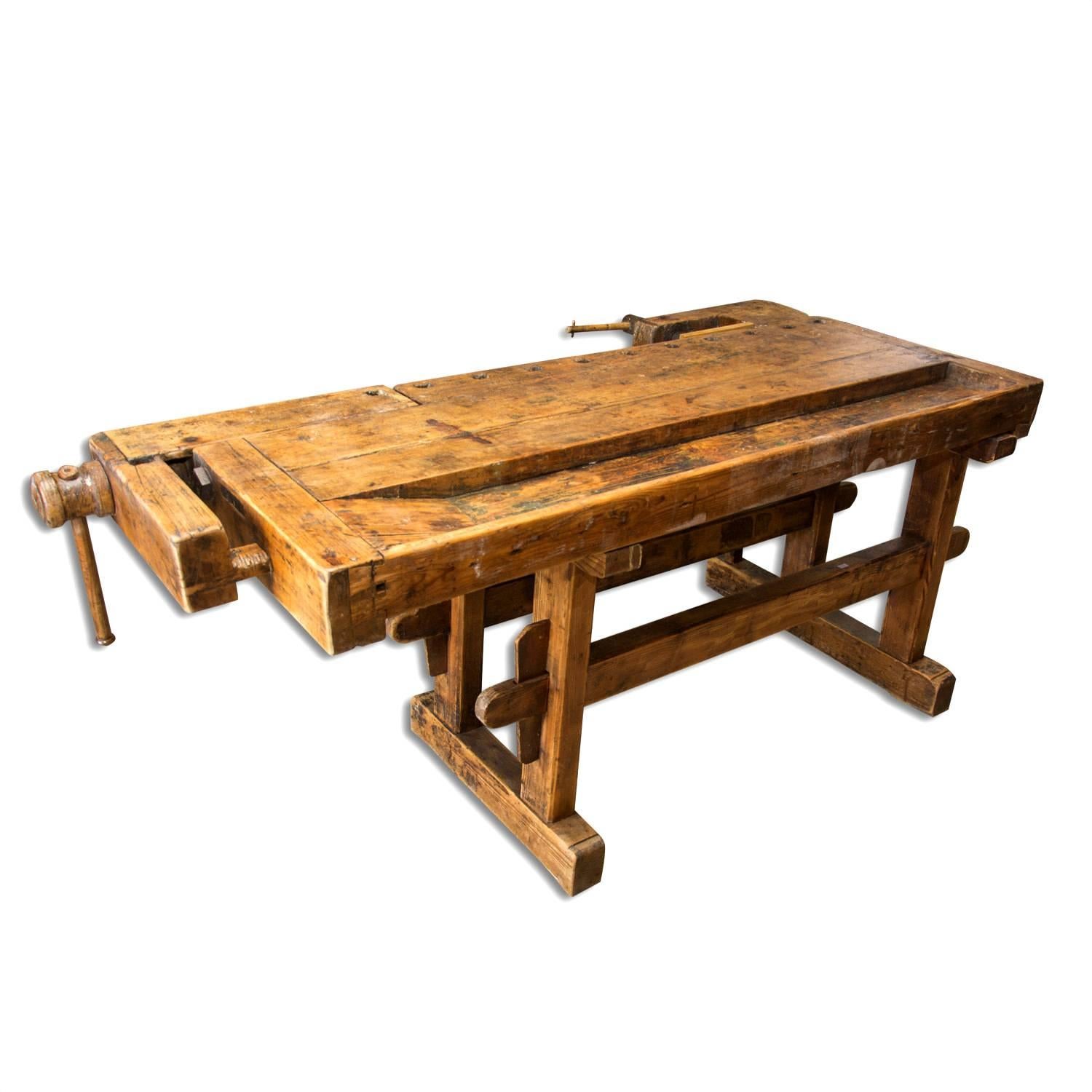 Antique European Oak Carpenters' Workbench, 1920s In Good Condition In Prague 8, CZ
