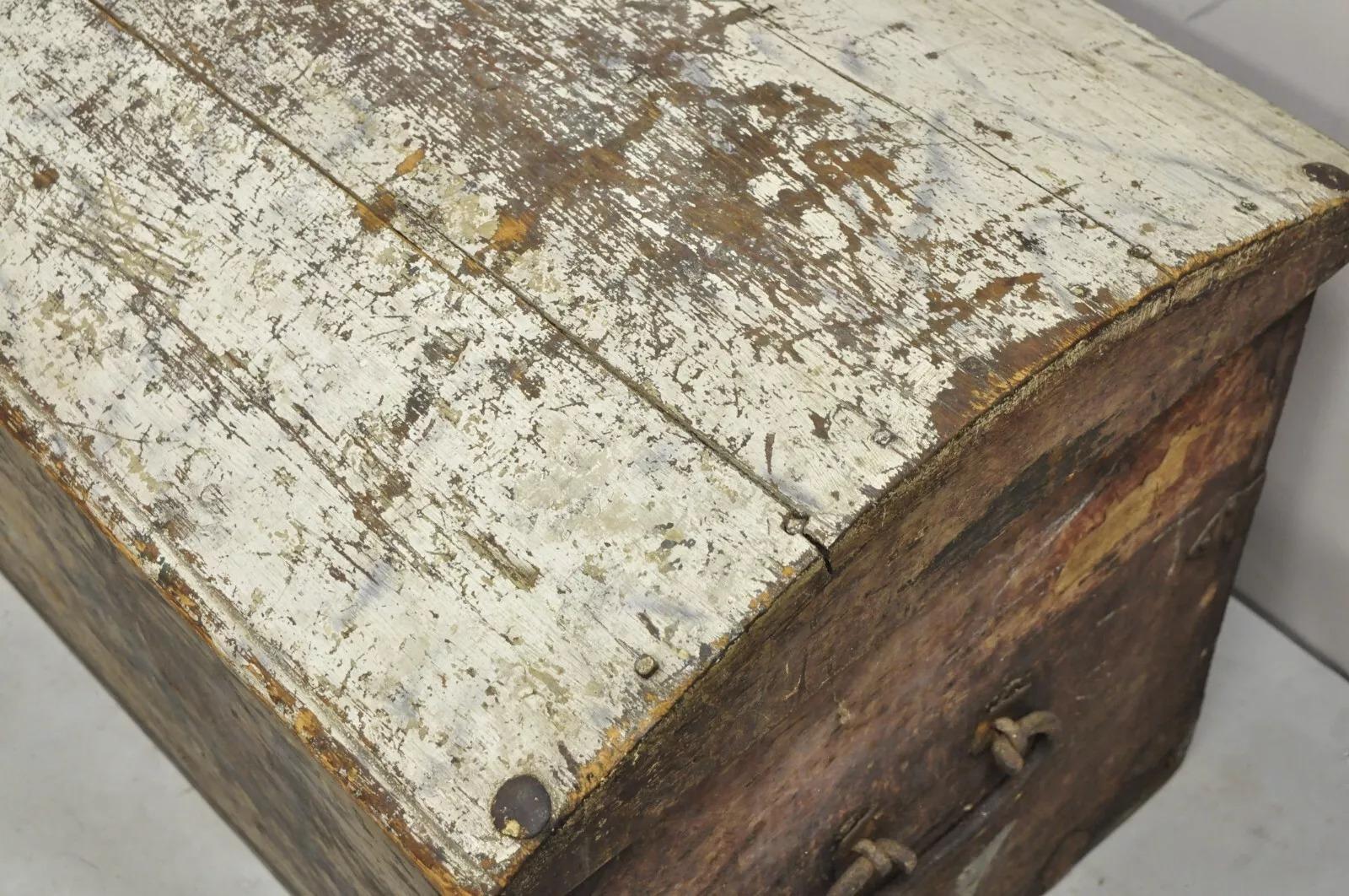 Antique European Painted Large Wooden Dome Top Sea Trunk Treasure Chest For Sale 2
