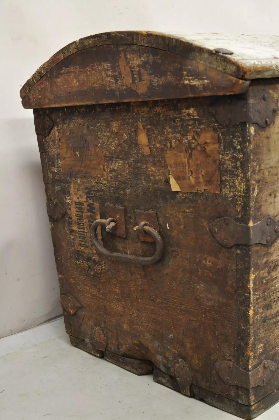 Antique European Painted Large Wooden Dome Top Sea Trunk Treasure Chest For Sale 3