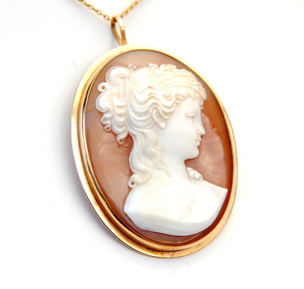 Art Nouveau Antique European Pendant Demeter Carved Shell Cameo solid 14K Rose Gold / 9.7gr For Sale