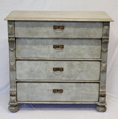Ancienne commode grise en pin européen de style gustavien