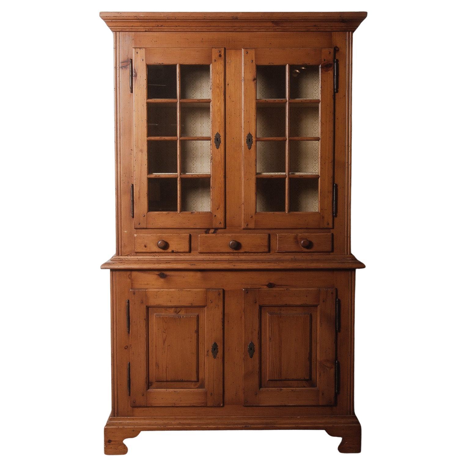 Ancienne huche en pin européen avec portes en verre  19ème siècle en vente
