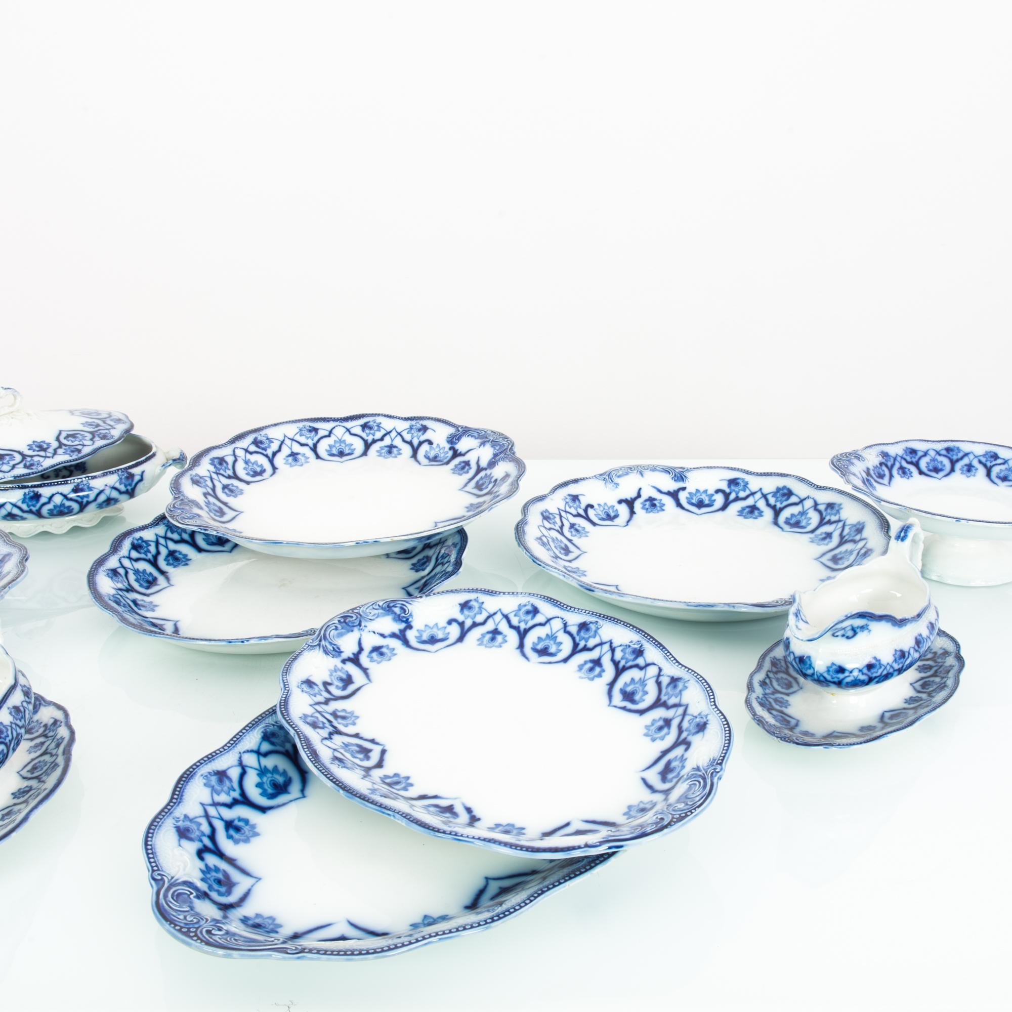 Antique European Porcelain Dinnerware, Set of Twelve In Good Condition In High Point, NC