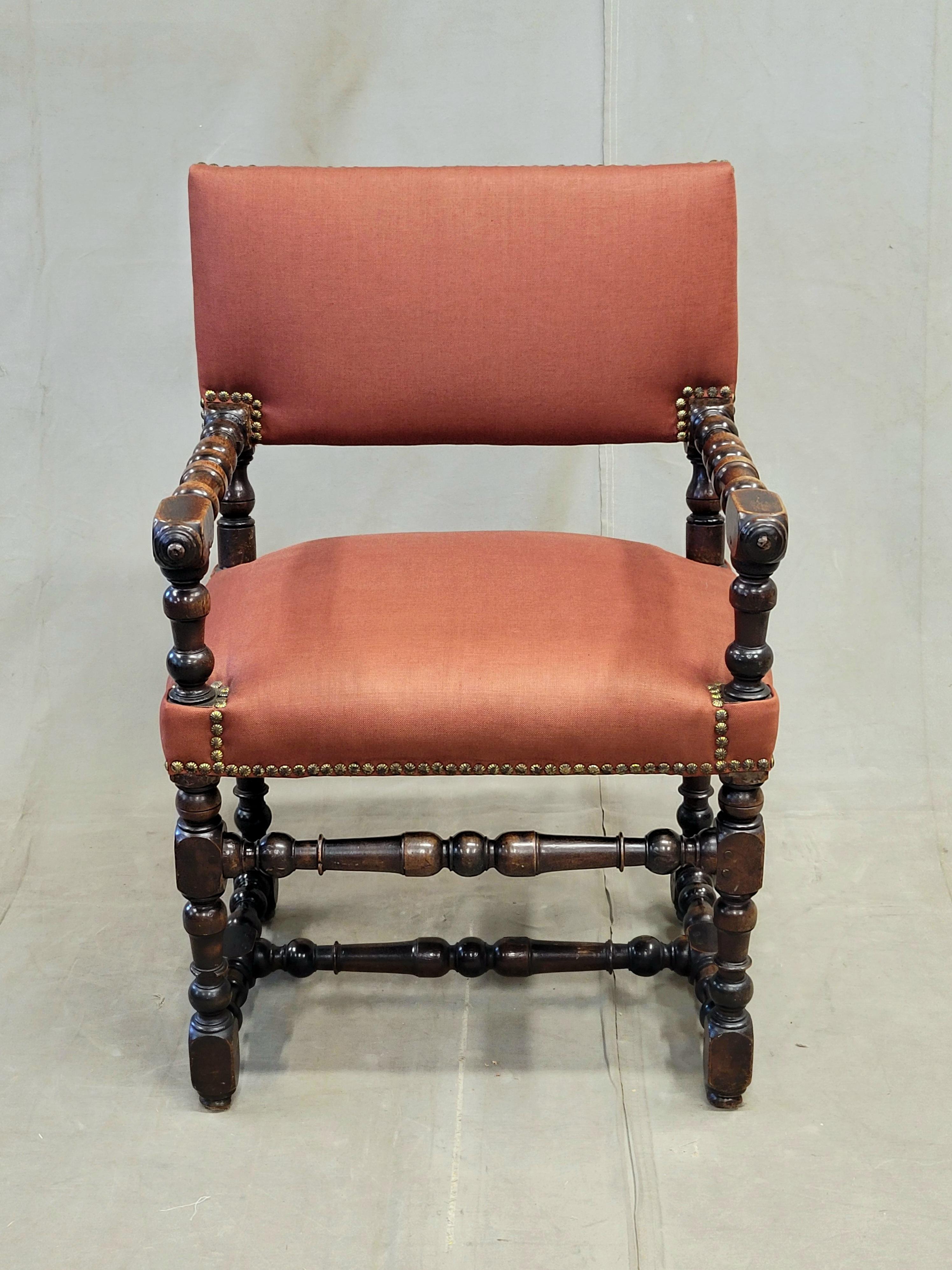 Antiche sedie rinascimentali europee con rivestimento in lino di terracotta in vendita 4
