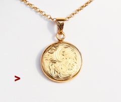 Antique European Round Locket Pendant / 3.97 gr