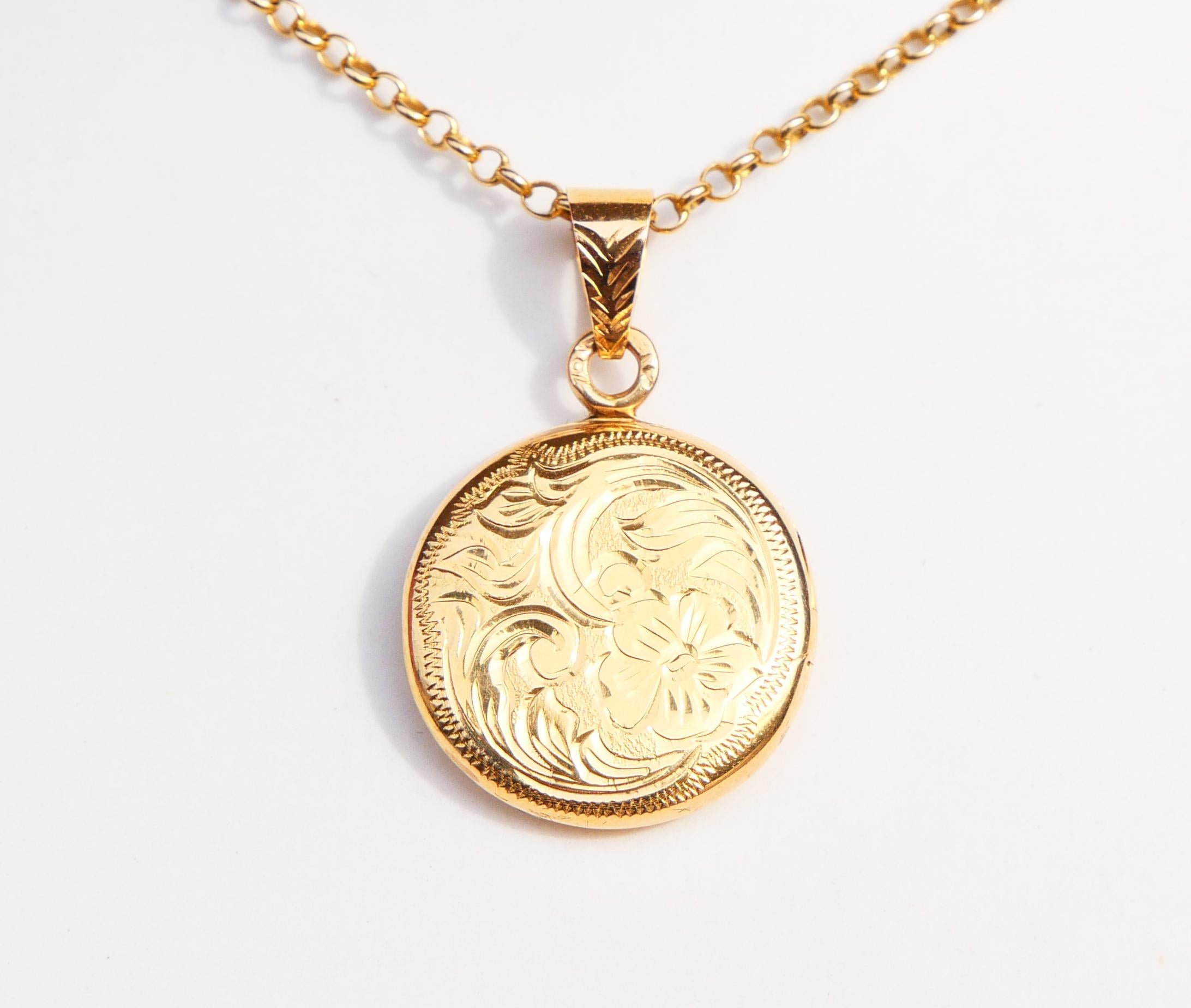 Art Deco Antique European Round Locket Pendant / 3.97 gr For Sale