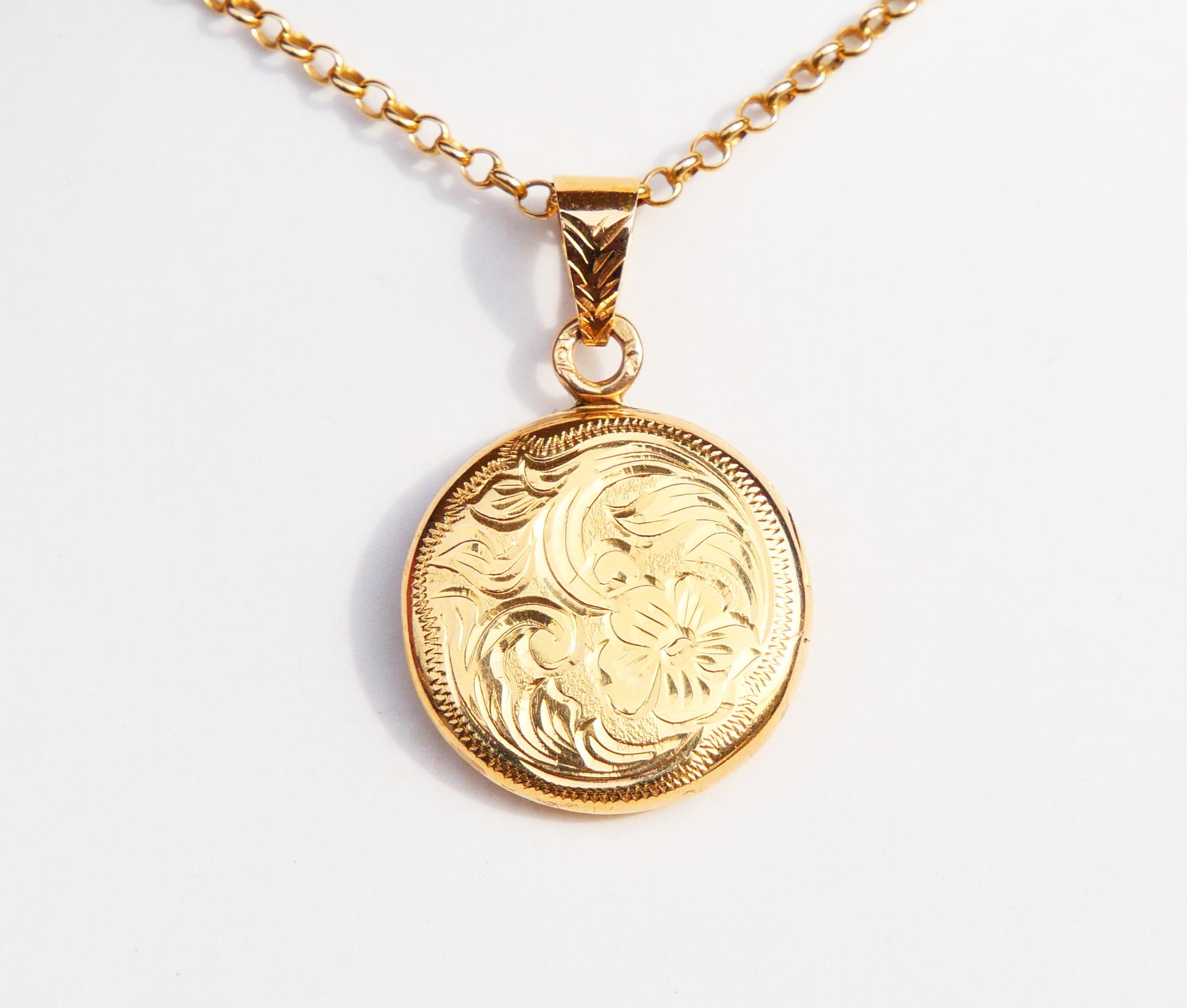 Antique European Round Locket Pendant / 3.97 gr For Sale 2