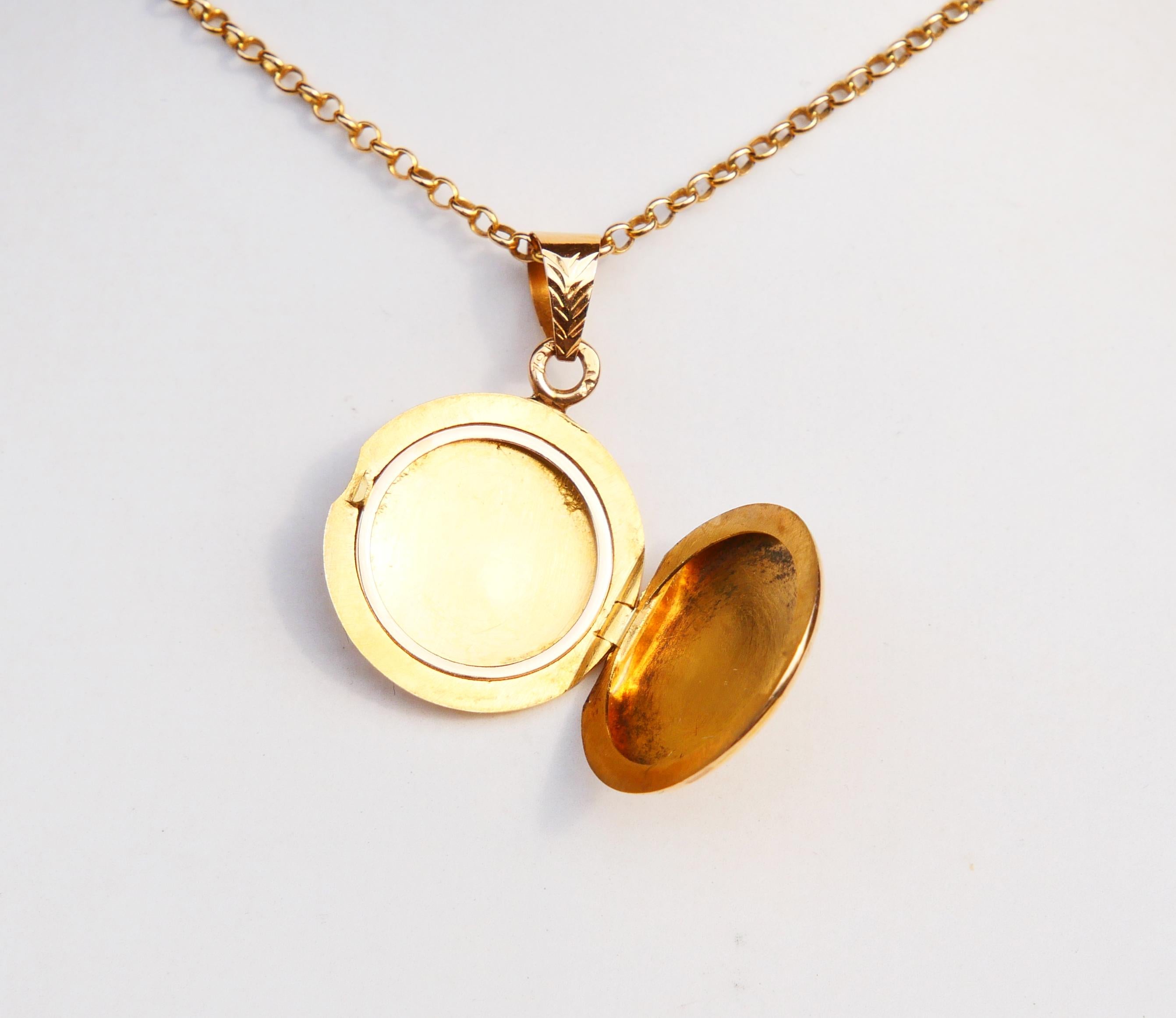 Antique European Round Locket Pendant / 3.97 gr For Sale 5