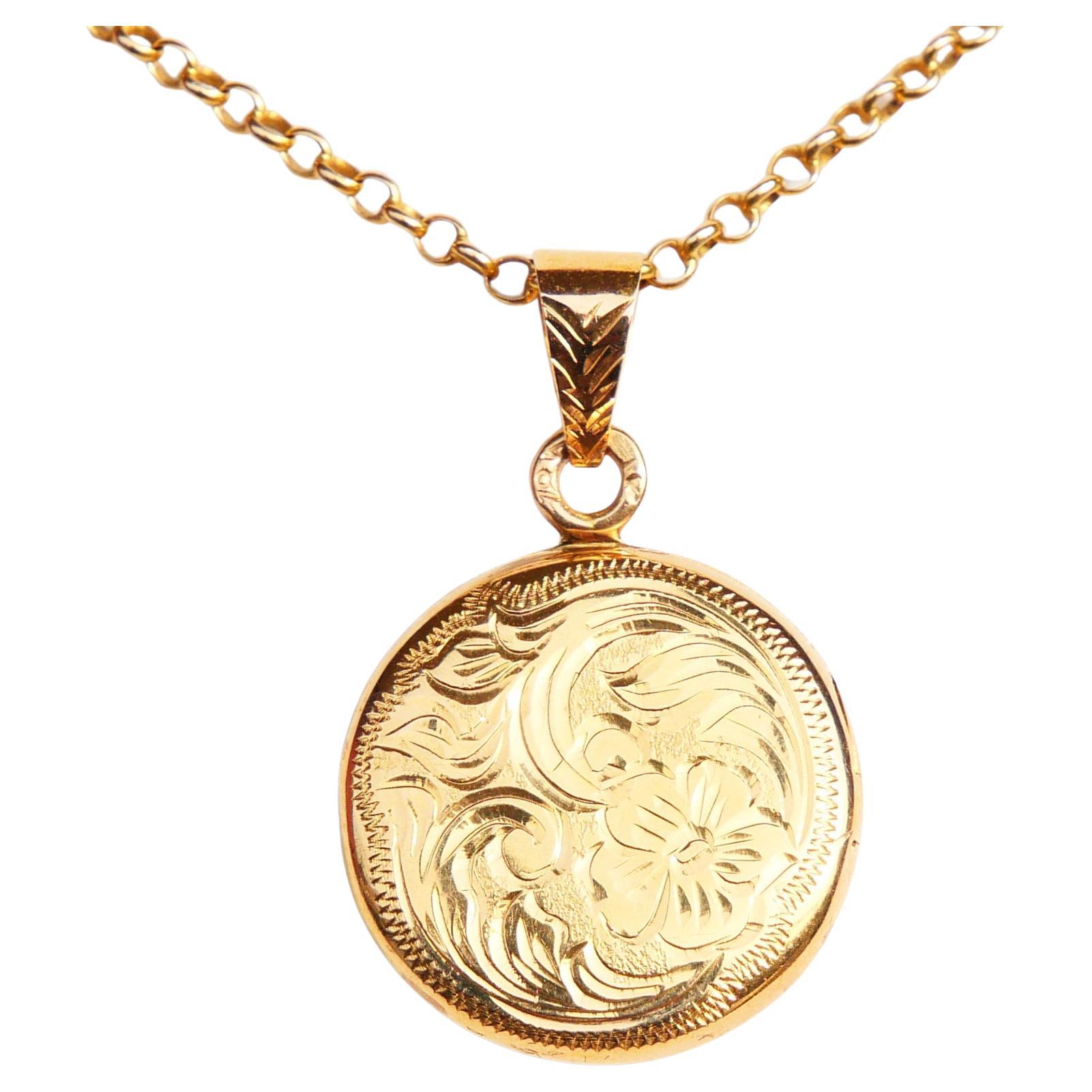 Antique European Round Locket Pendant / 3.97 gr For Sale