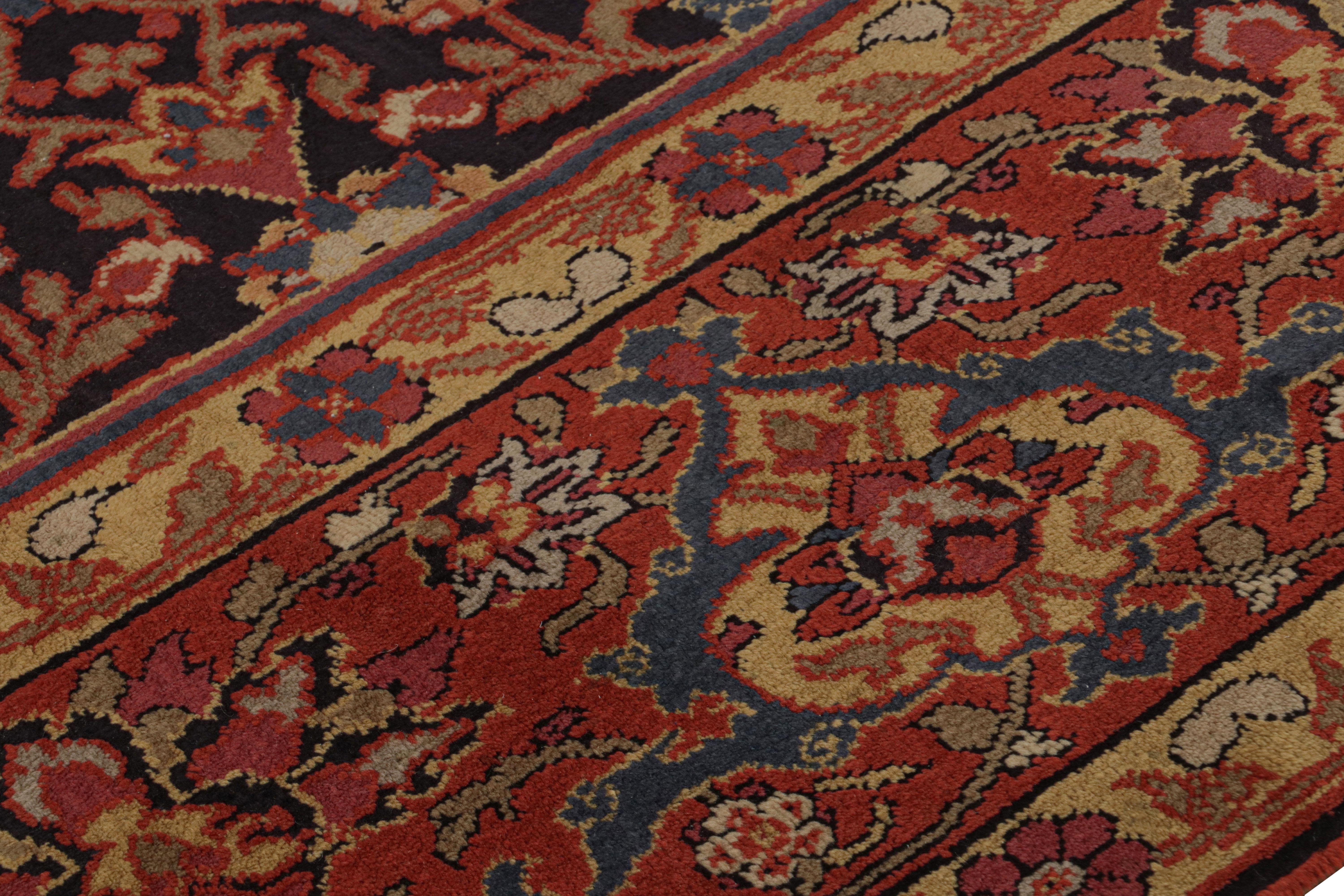 Antiker europäischer Teppich in Schwarz und Rot mit Blumenmuster von Rug & Kilim, antik (Anfang des 17. Jahrhunderts) im Angebot