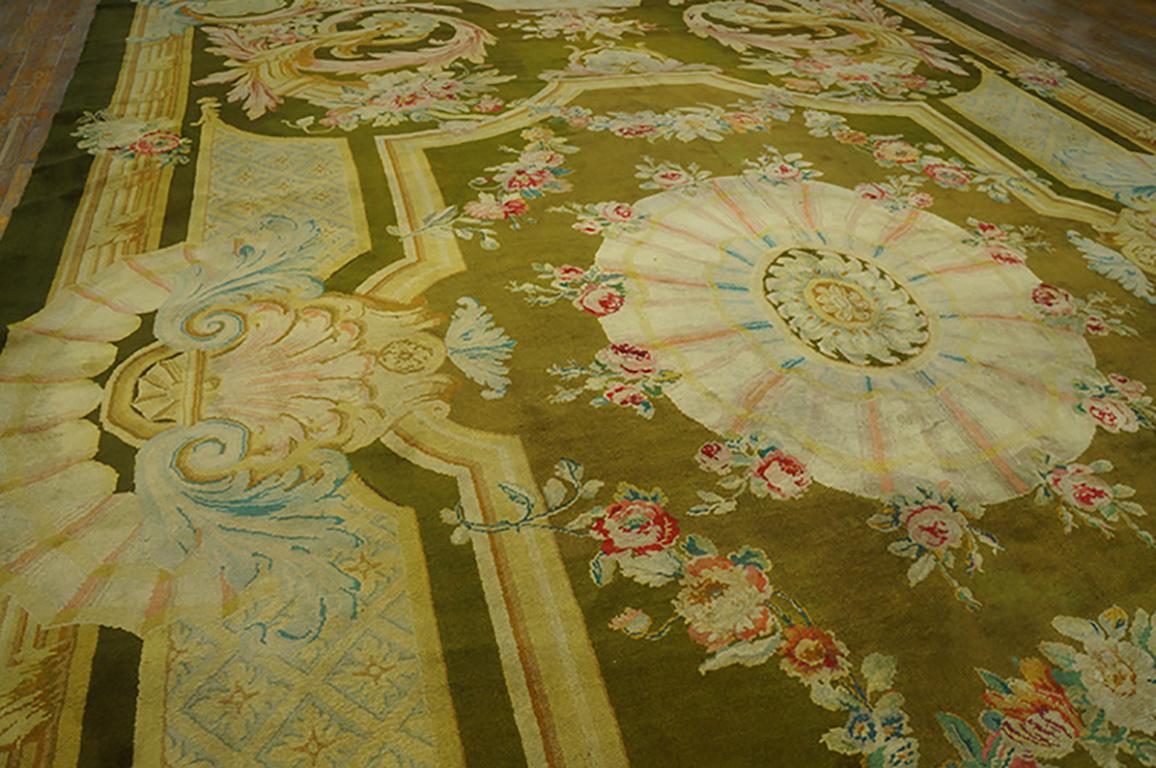Französischer Savonnerie-Teppich aus der Mitte des 19. Jahrhunderts ( 11''9 x 19''6 - 358 x 595) (Empire Revival)