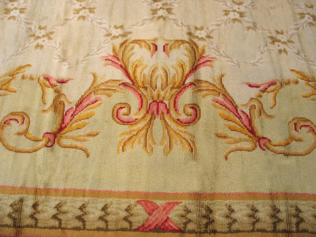 Antique European Savonnerie Rug In Good Condition For Sale In New York, NY