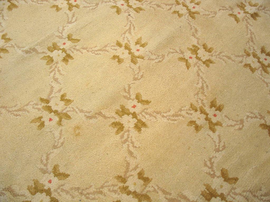 Début du 20ème siècle Tapis européen ancien de Savonnerie en vente