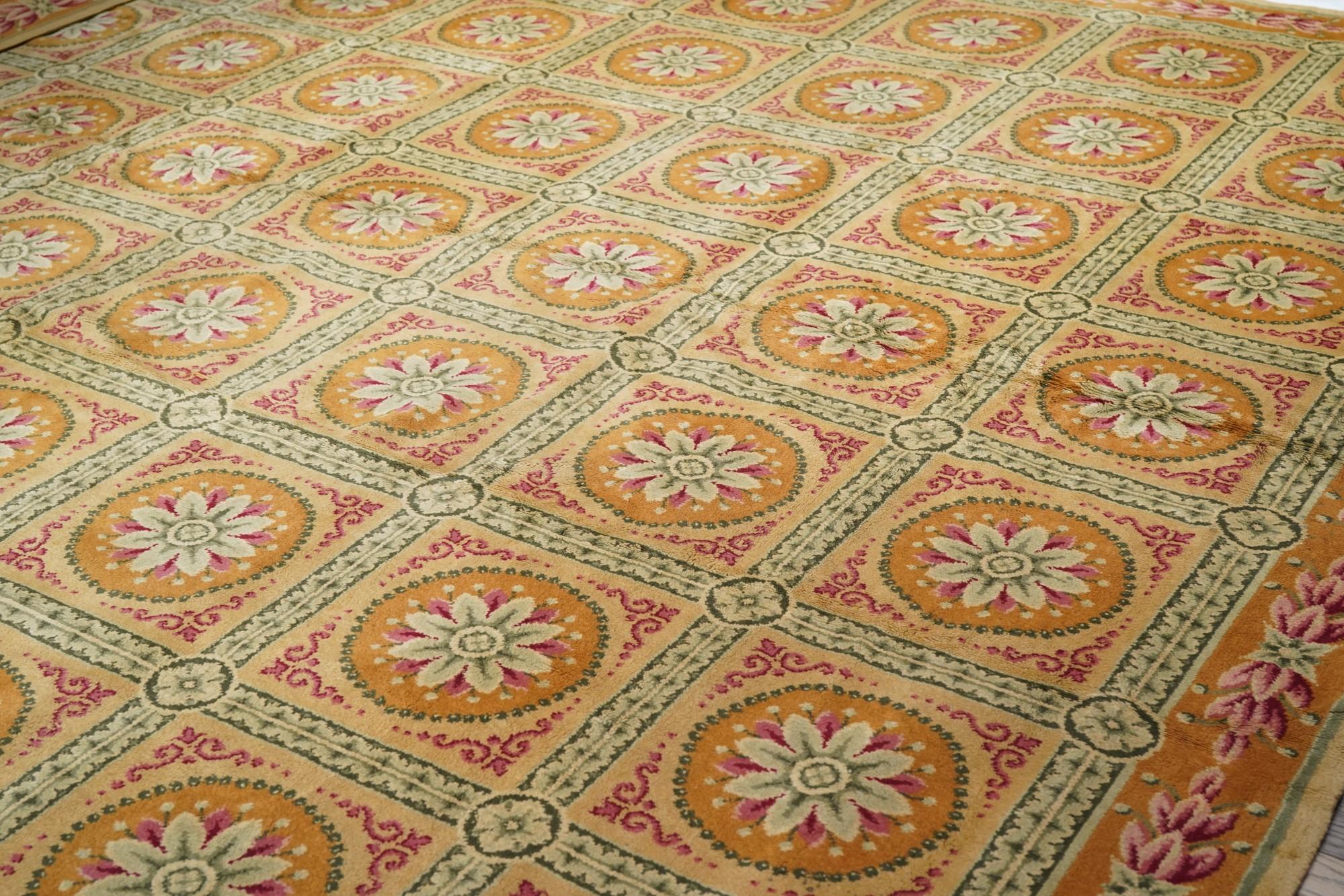 Alfombra Savonnerie Europea Antigua 13'5