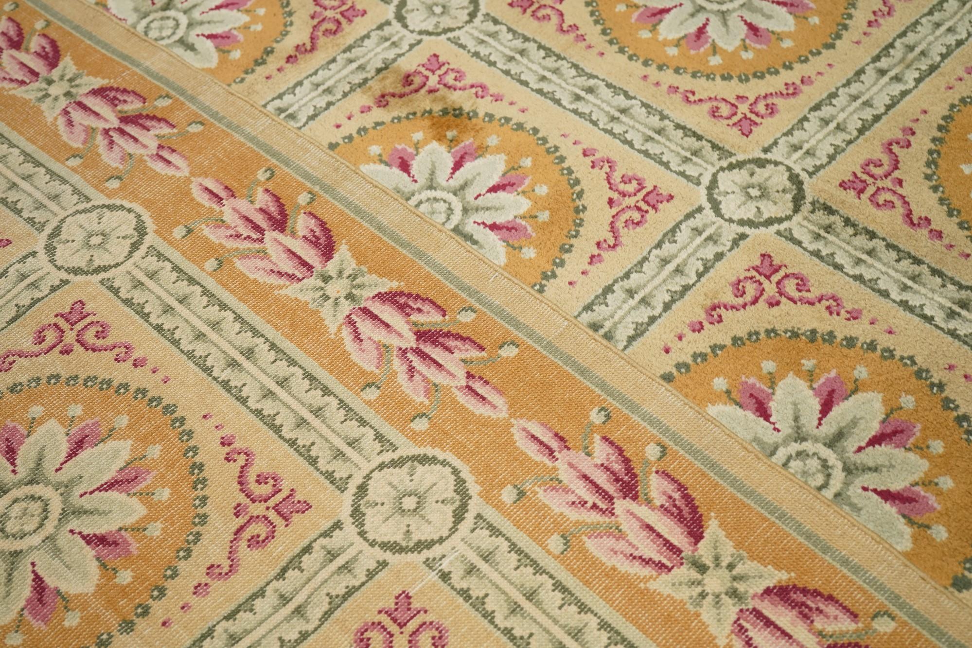 Alfombra Savonnerie Europea Antigua 13'5