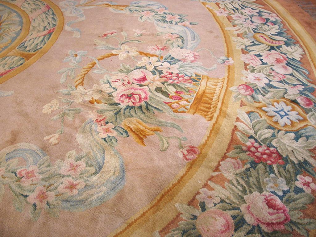 Early 20th Century French Round Savonnerie Carpet ( 20' R - 610 R ) In Good Condition For Sale In New York, NY