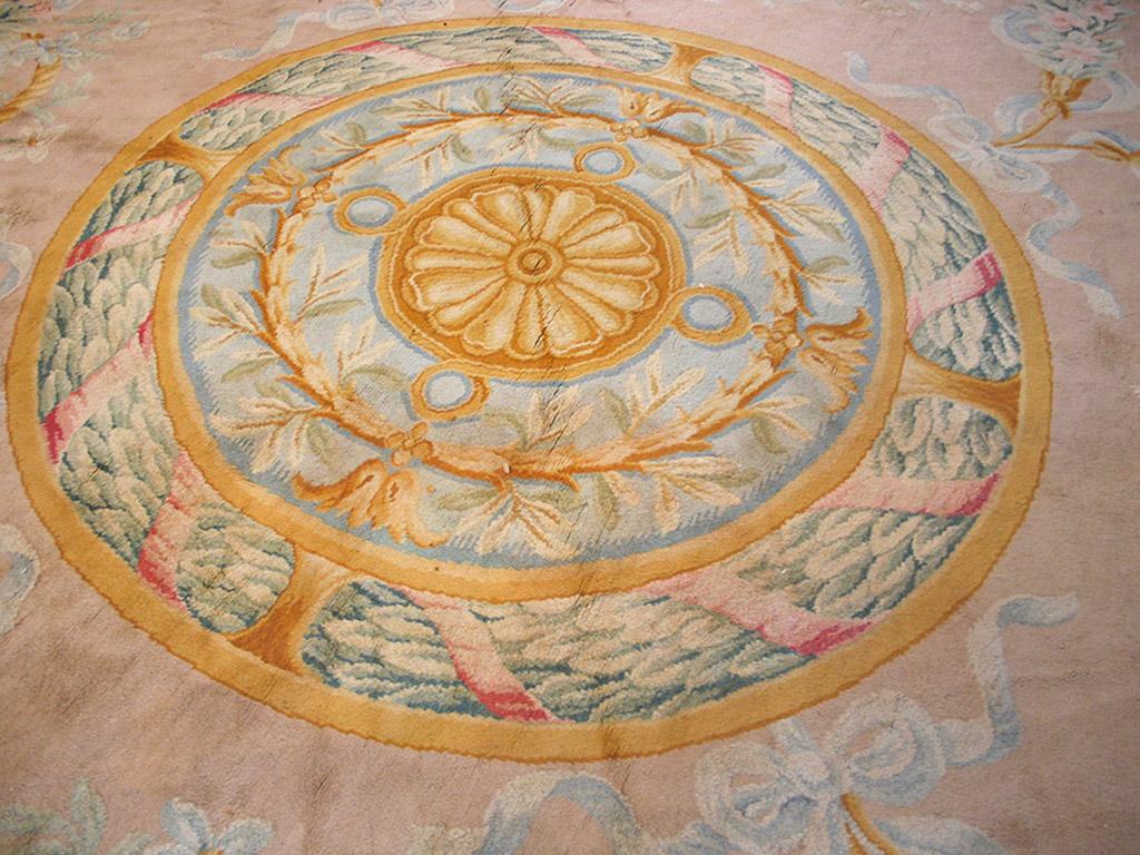 Early 20th Century French Round Savonnerie Carpet ( 20' R - 610 R ) For Sale 1