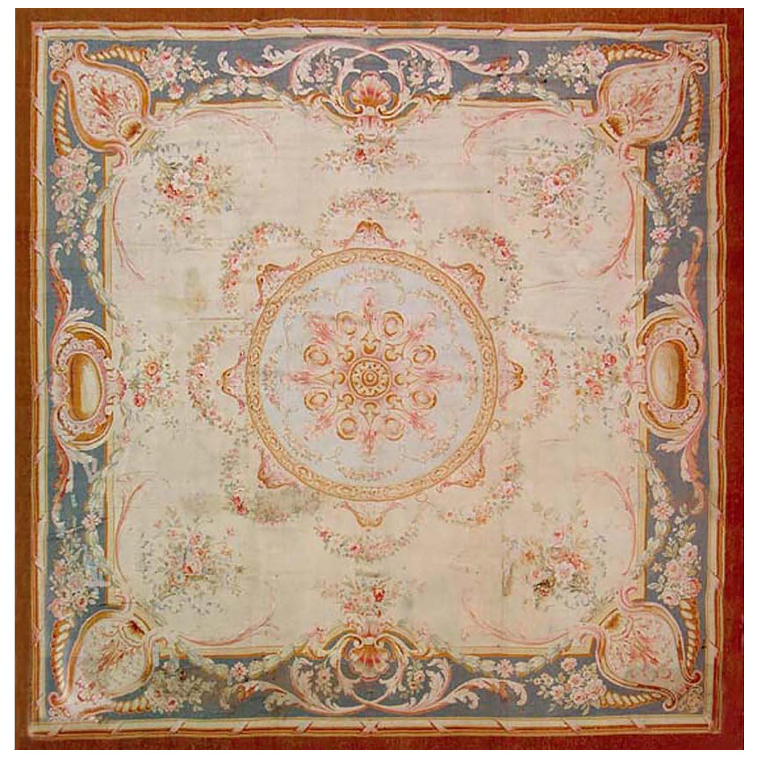 Tapis européen ancien de Savonnerie