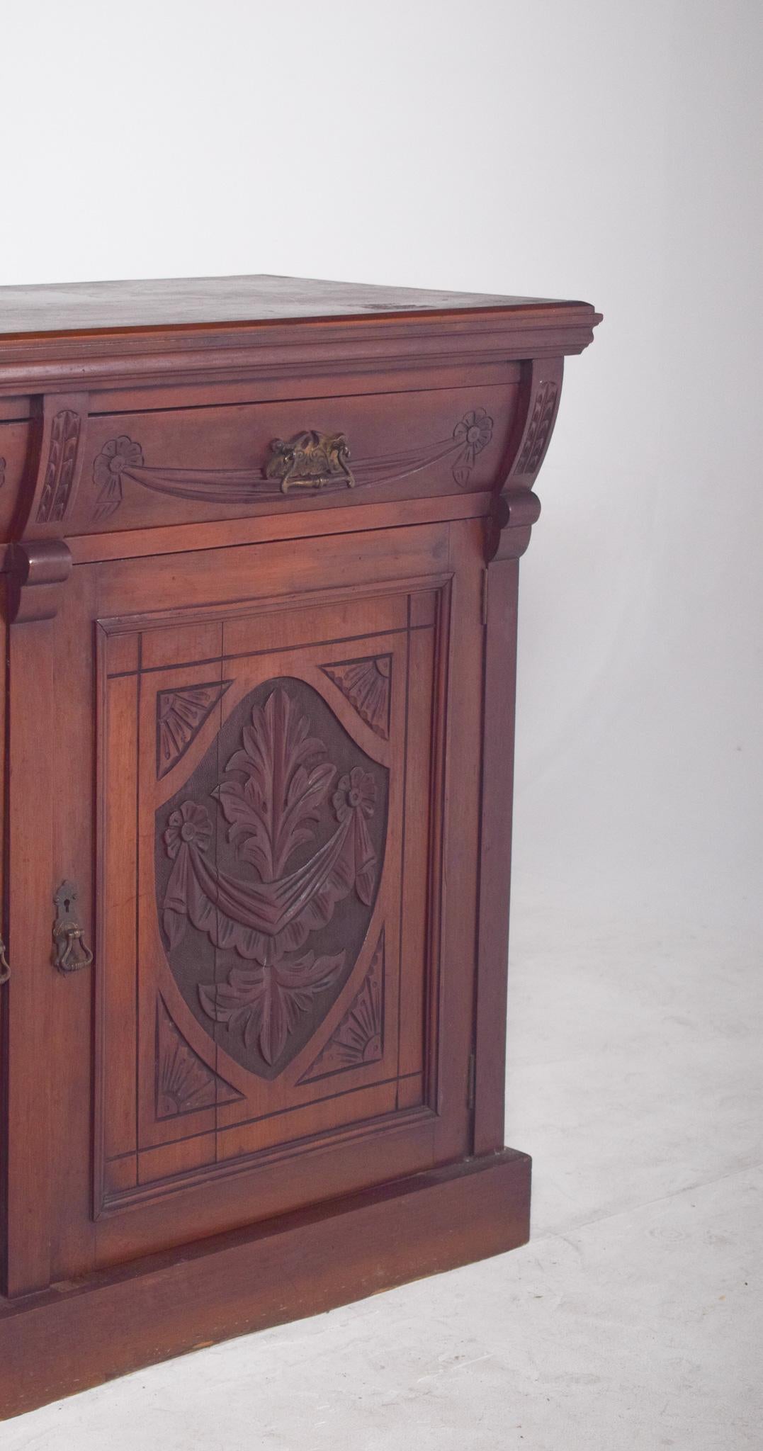 Antique European Sideboard In Dark Wood In Good Condition For Sale In Lisboa, Lisboa