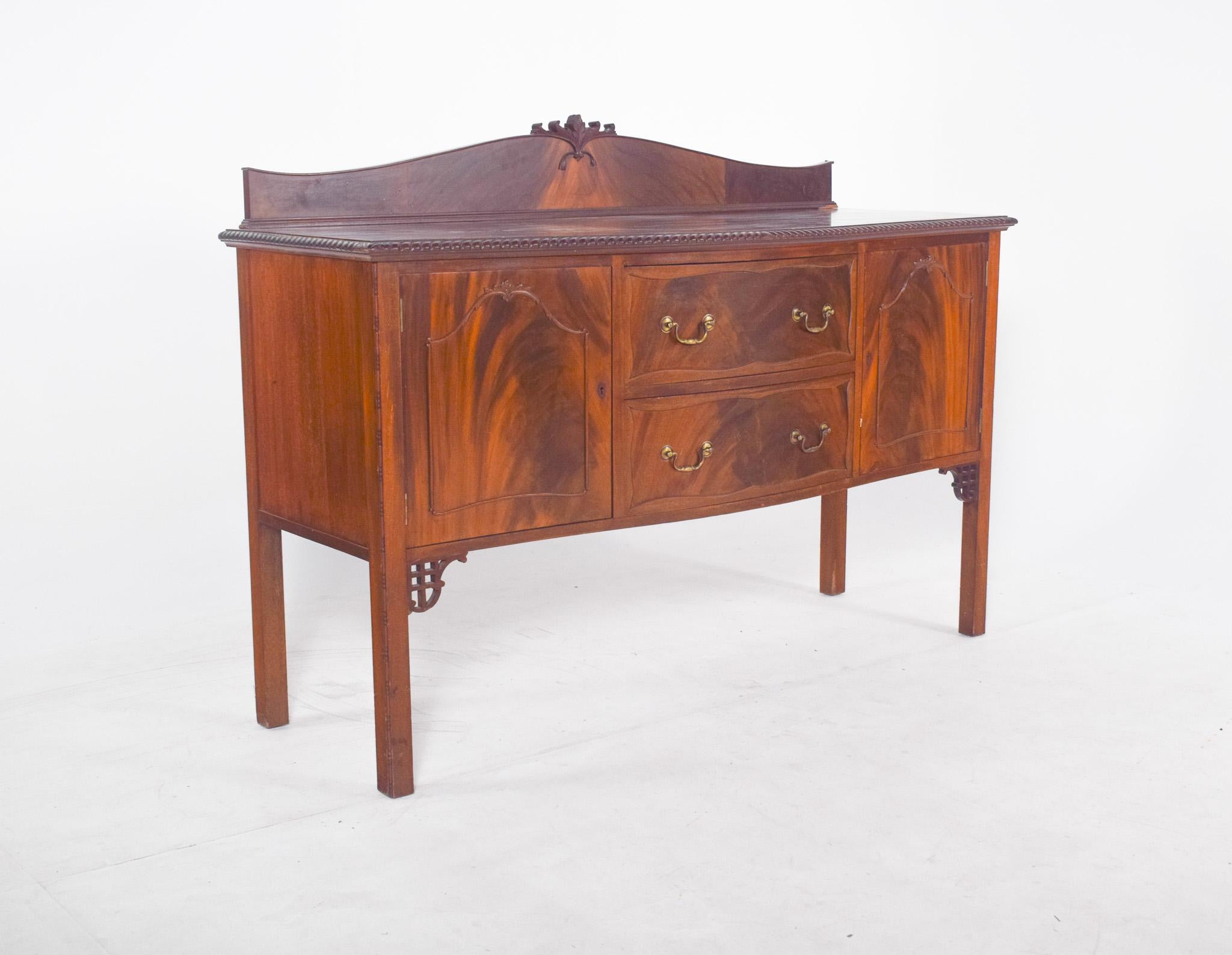 Aparador Europeo Antiguo de Caoba Art Nouveau en venta