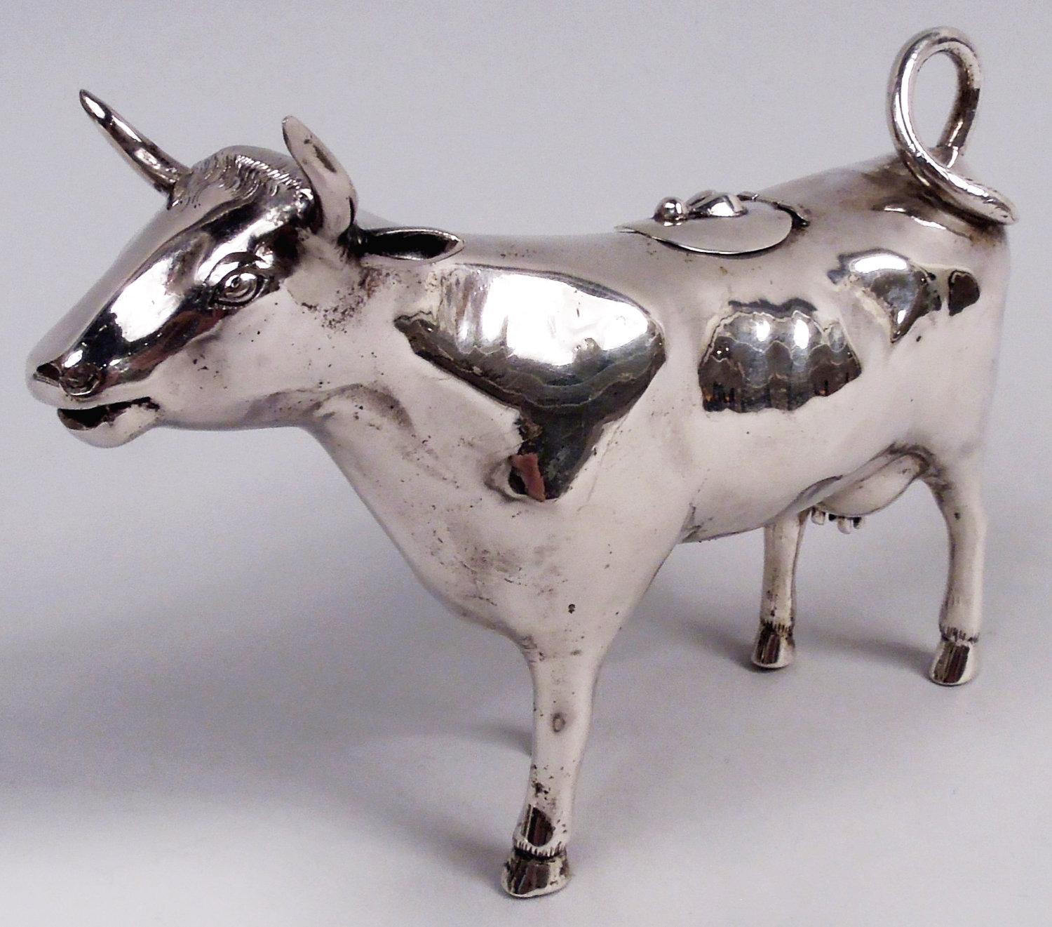 20ième siècle Crémier européen ancien en argent de vache en vente