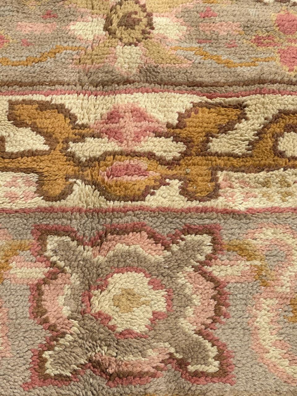 Antique European hand knotted Oushak design Rug In Good Condition For Sale In Saint Ouen, FR