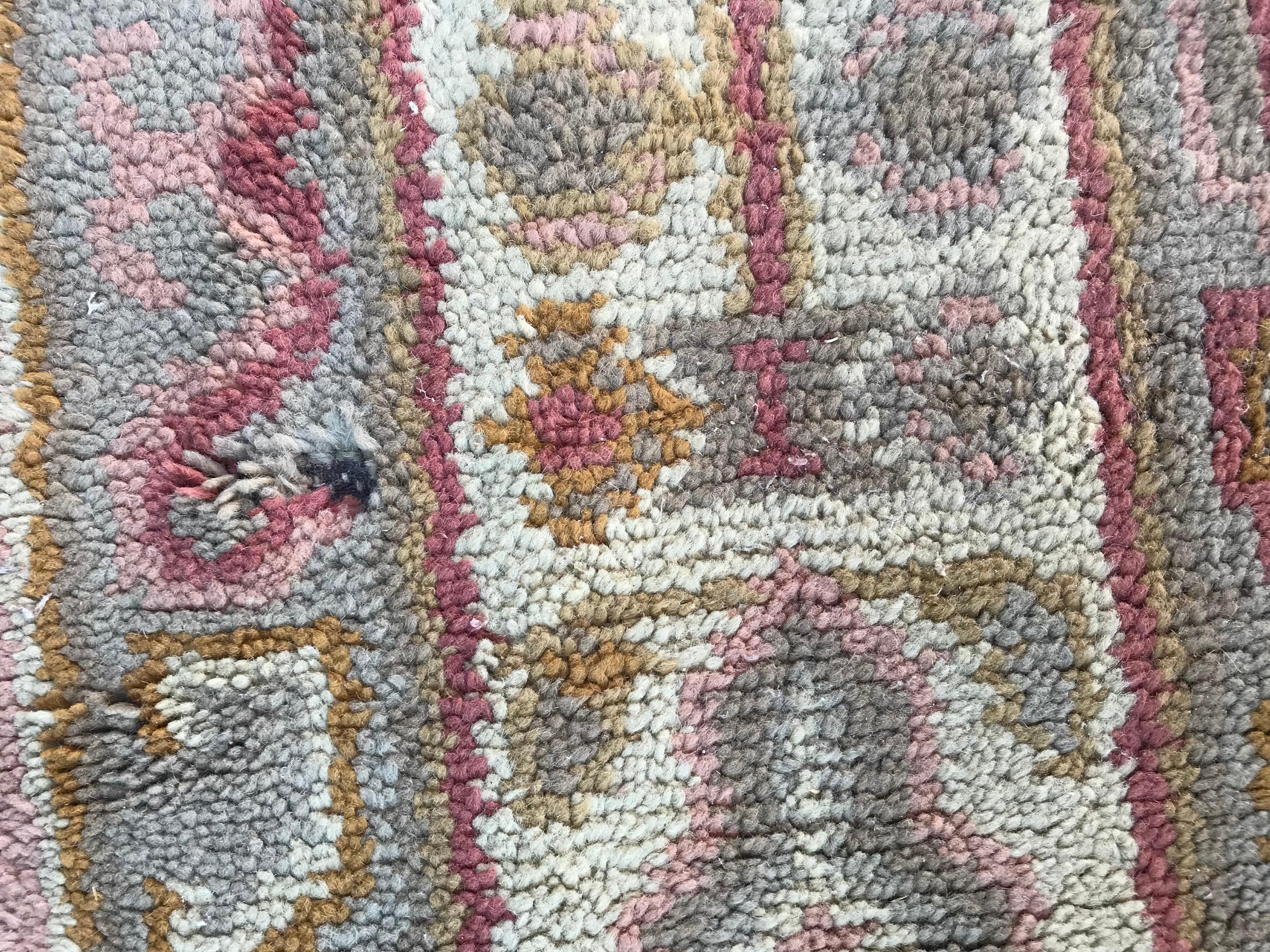 Antiker europäischer spanischer Teppich im Ushak-Stil im Angebot 7