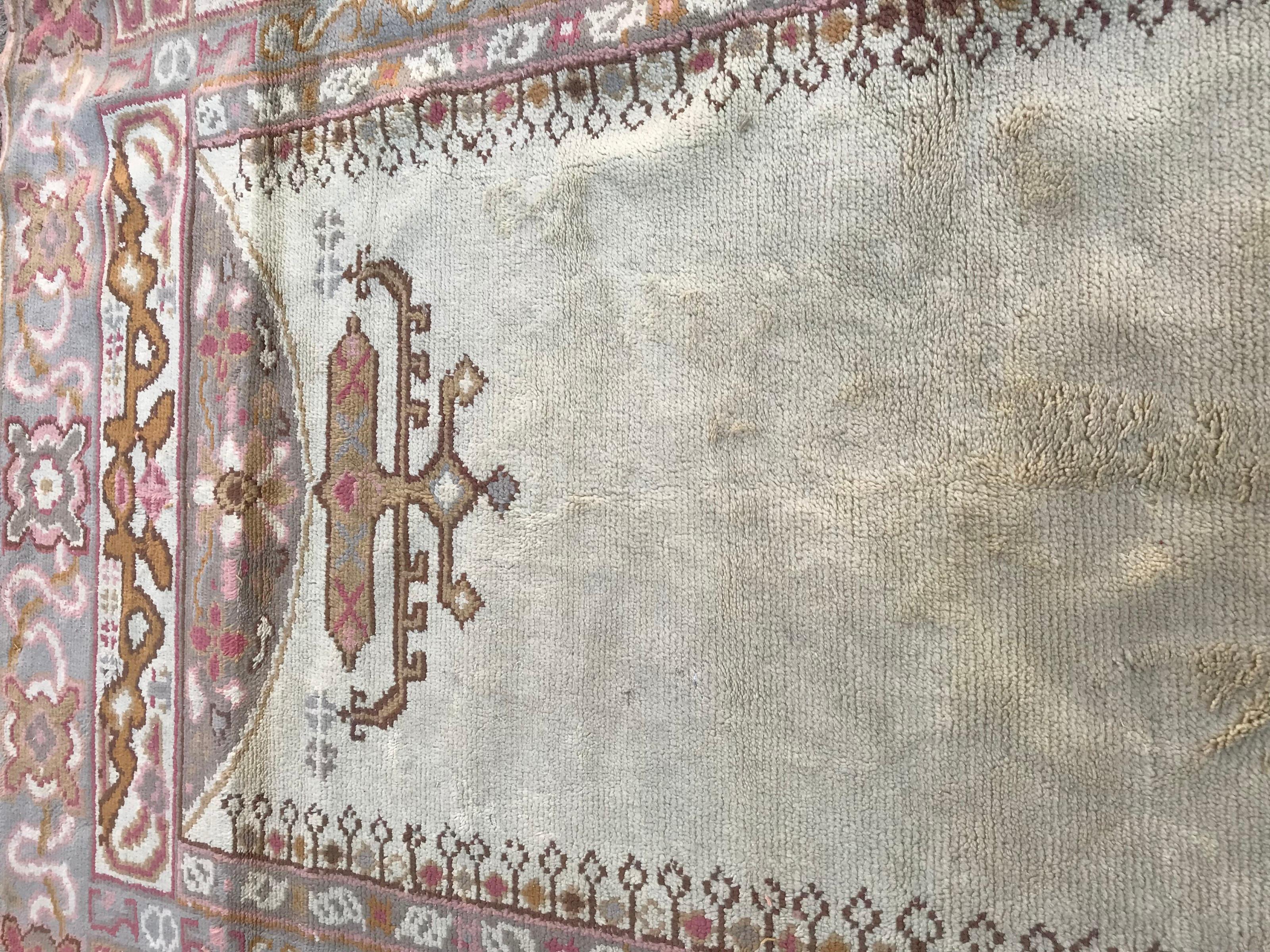 Antiker europäischer spanischer Teppich im Ushak-Stil im Zustand „Gut“ im Angebot in Saint Ouen, FR