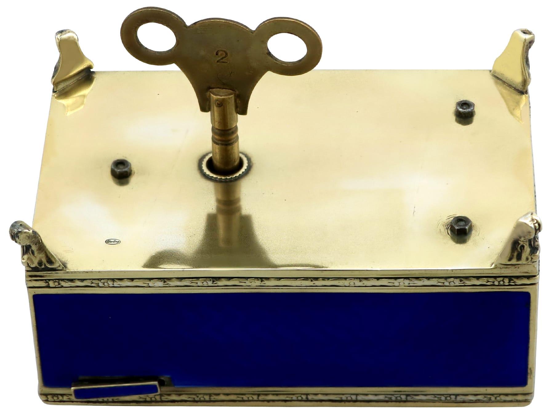 Caja europea para pájaros cantores de plata de ley y esmalte -  Alrededor de 1900 en venta 7