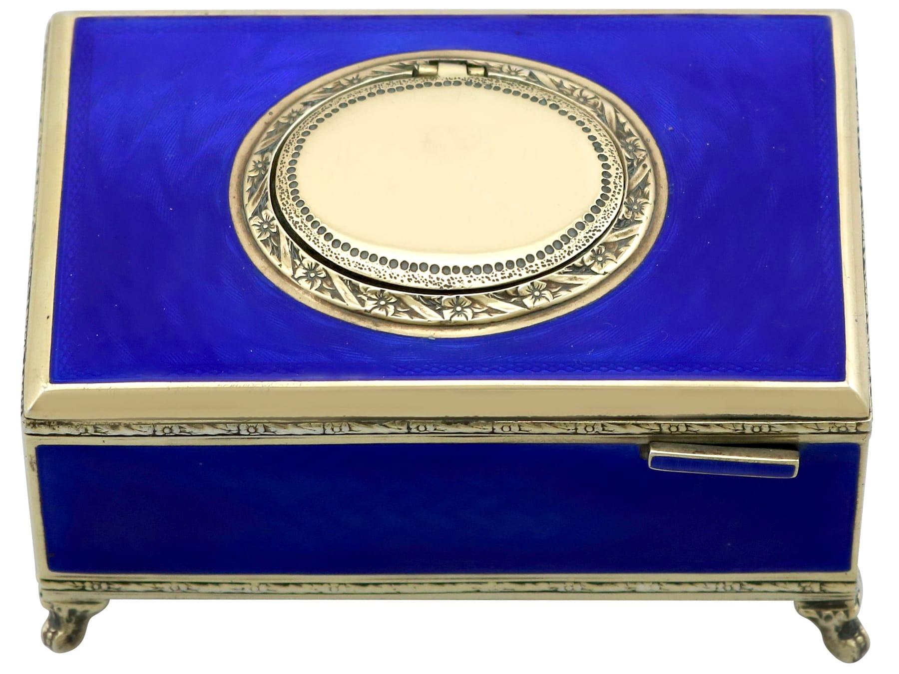 Caja europea para pájaros cantores de plata de ley y esmalte -  Alrededor de 1900 en Excelente estado para la venta en Jesmond, Newcastle Upon Tyne