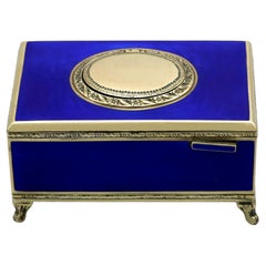 Caja europea para pájaros cantores de plata de ley y esmalte -  Alrededor de 1900