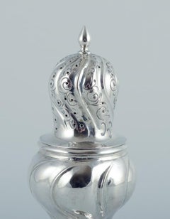 Antiguo azucarero europeo de plata 830. Estilo Neorococo.