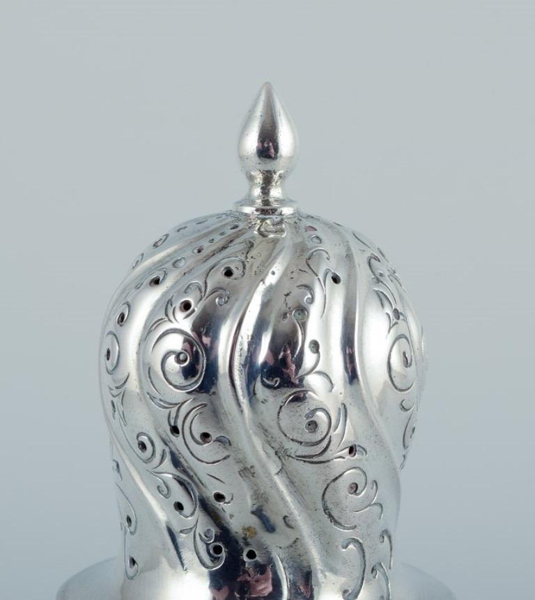 Inconnu Sucrier européen ancien en argent 830. Style néorococo. en vente