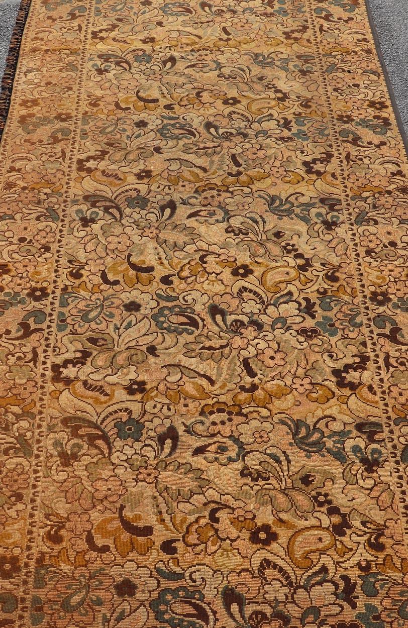 Tapisserie européenne ancienne avec motifs floraux et vignes 4'0