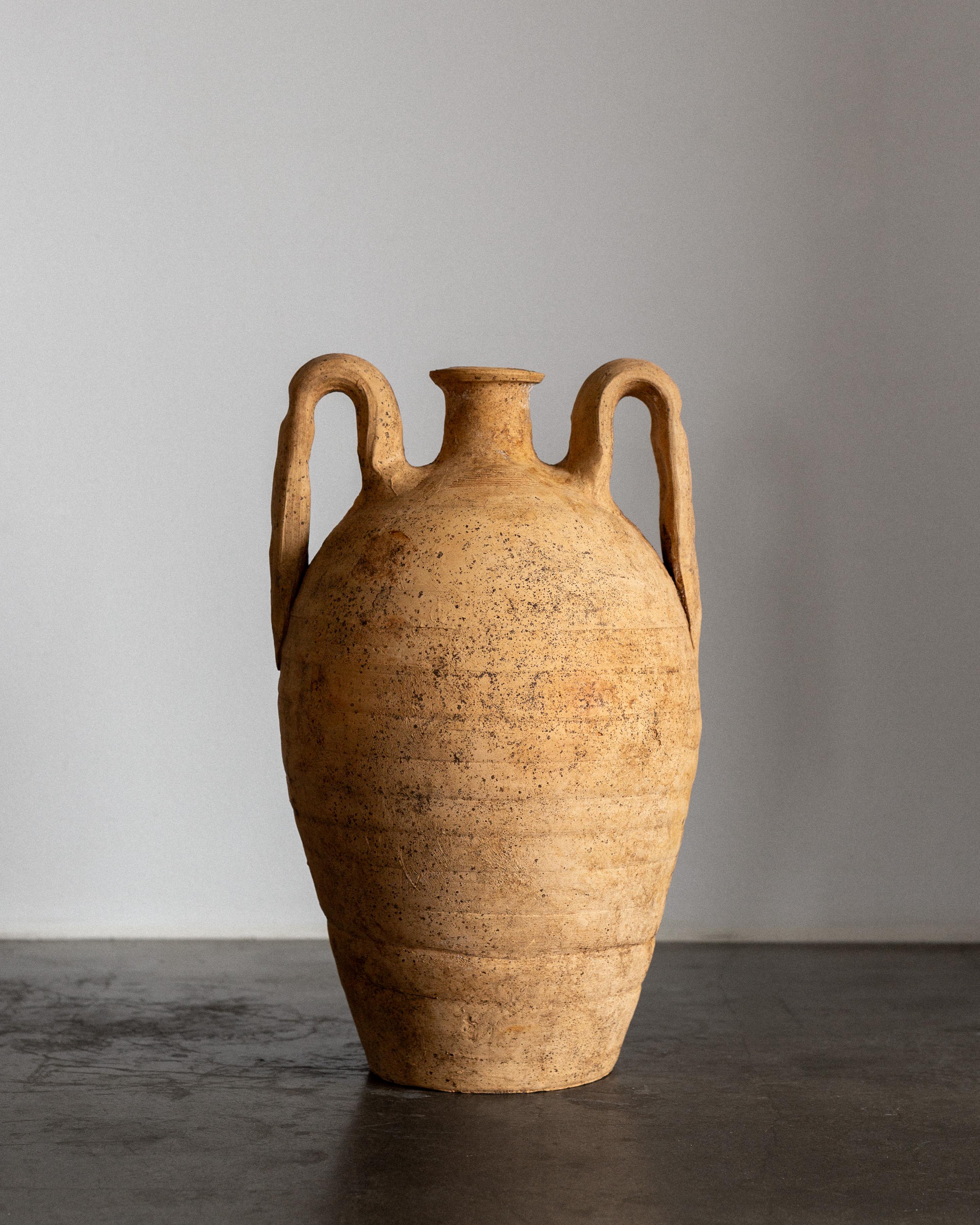 Ánfora europea de terracota del siglo XX, jarrón de dos asas Europeo en venta