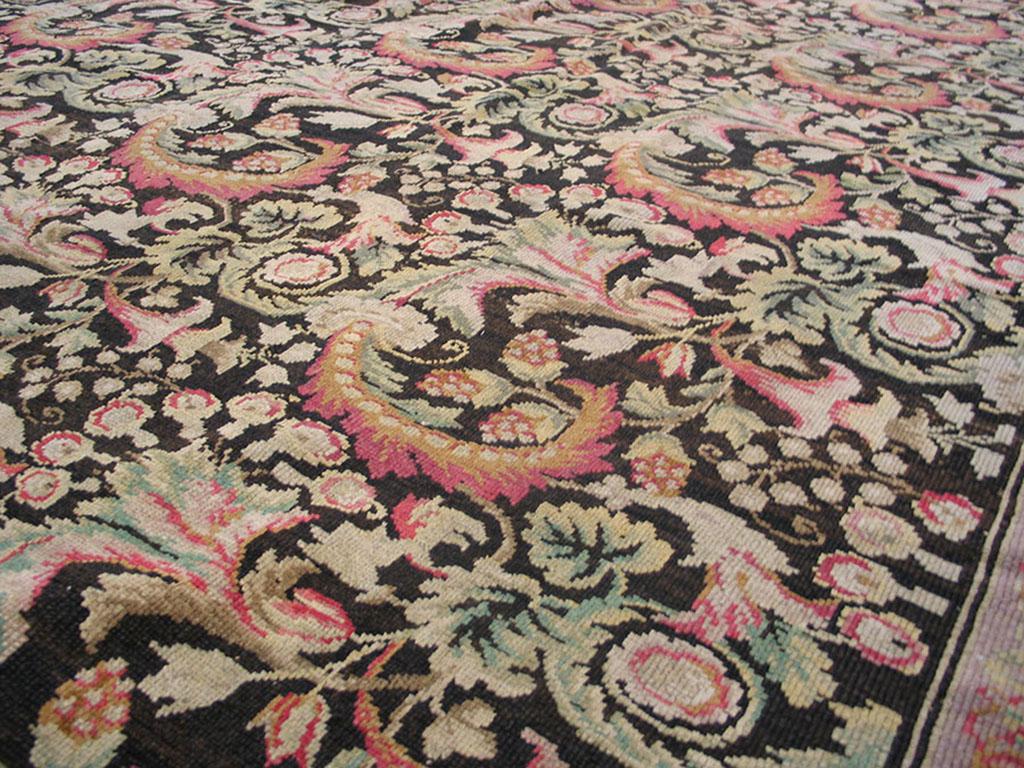 Ukrainischer Teppich aus der Mitte des 19. Jahrhunderts ( 1,72 m x 1,83 m – 236 x 358 cm) (Mittleres 19. Jahrhundert) im Angebot