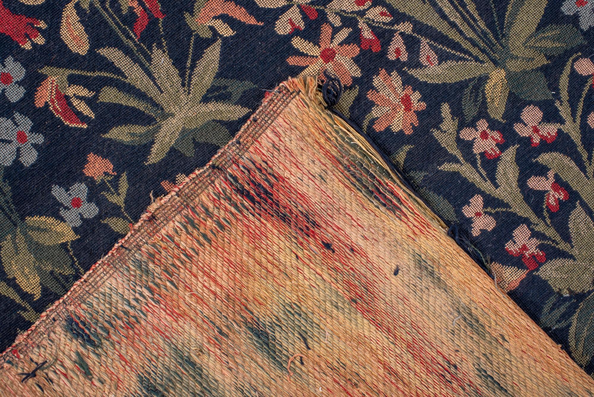 Antiker europäischer Verdure-Wandteppich mit Vögeln und Blüten (Wolle) im Angebot