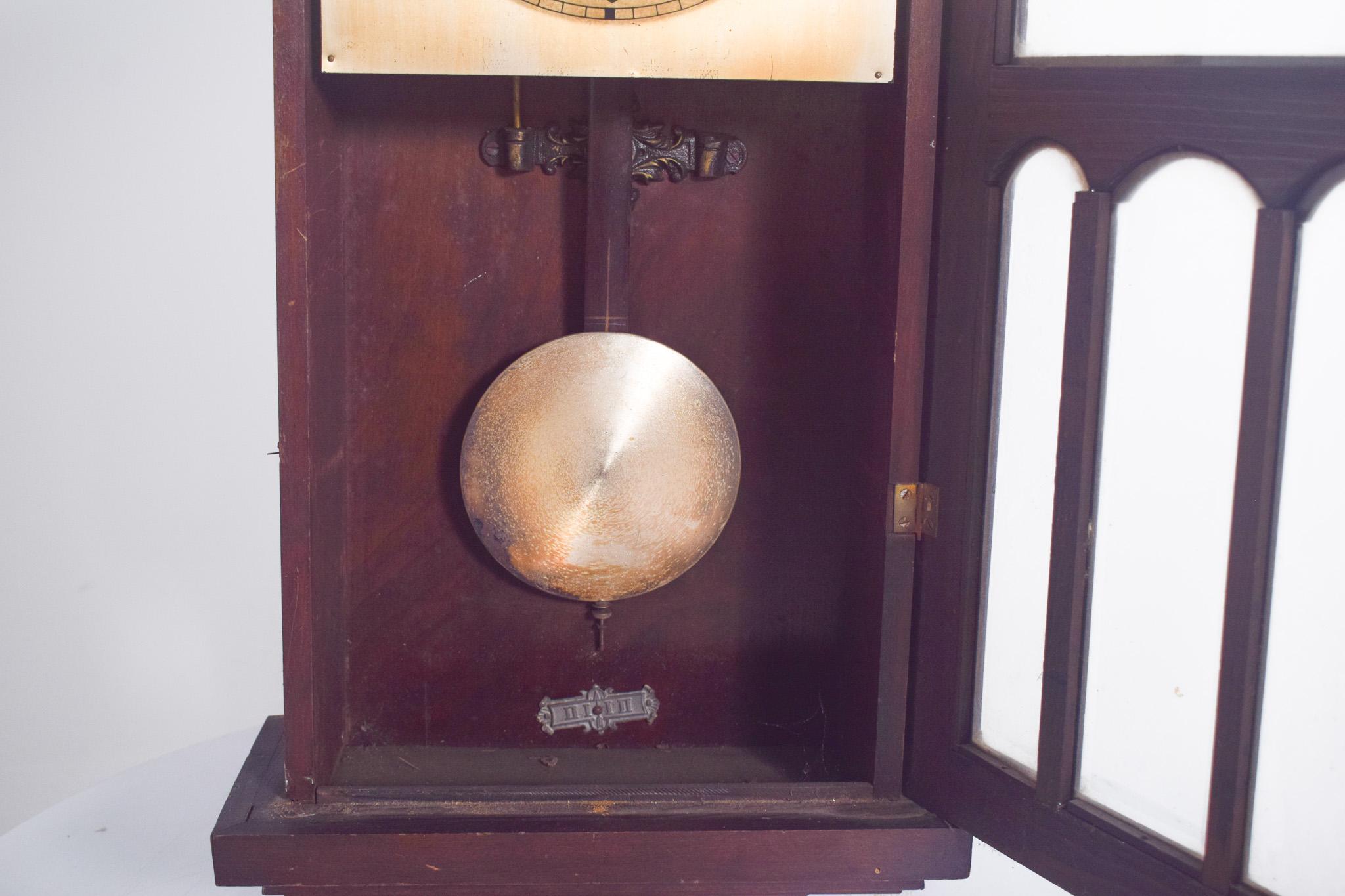 20ième siècle Antique européen  Horloge murale en vente