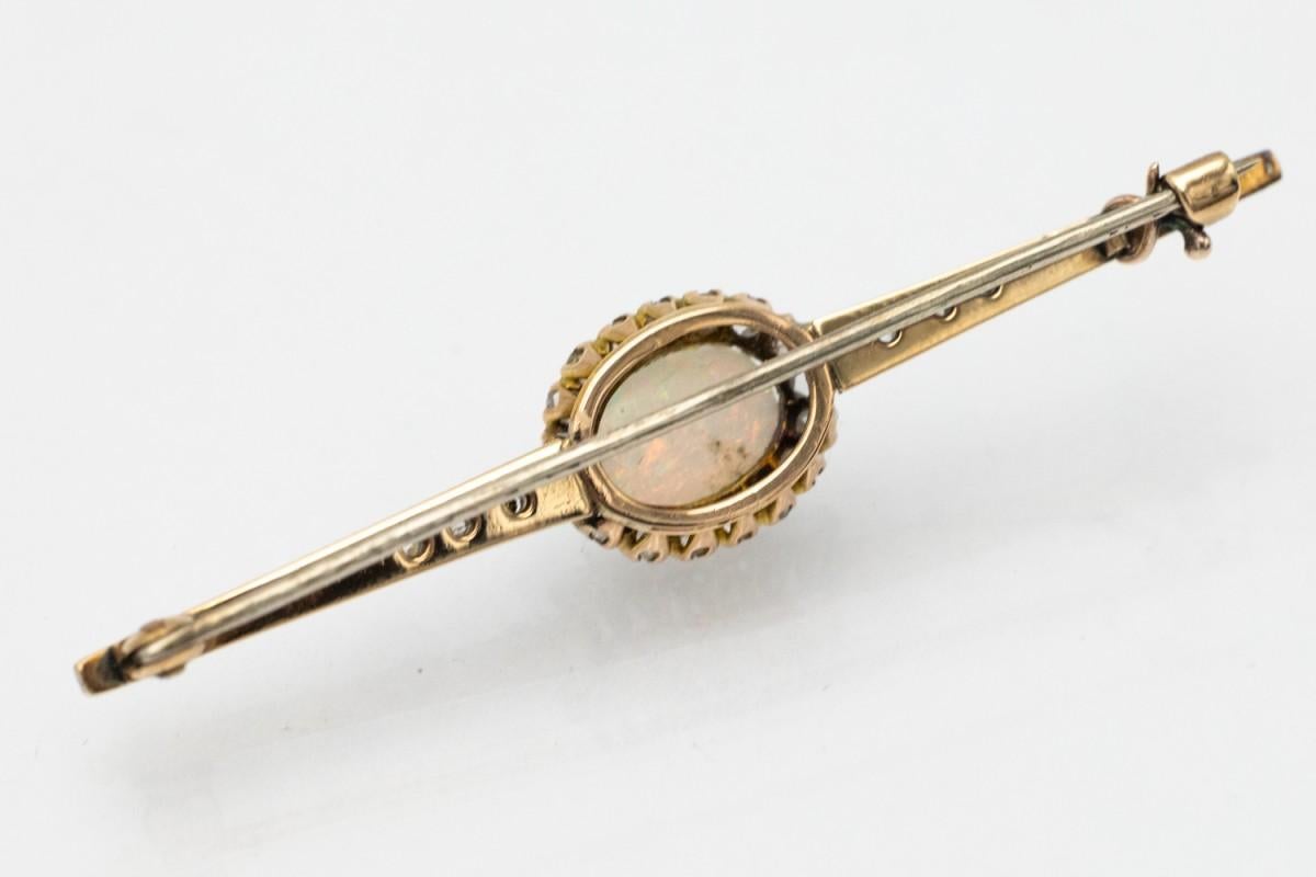 Taille rose Broche ancienne en or Ewardian avec opale et diamants, vers 1900. en vente