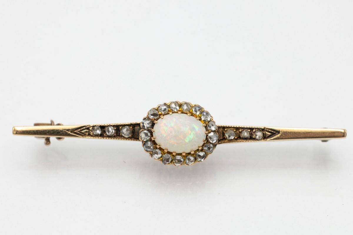 Broche ancienne en or Ewardian avec opale et diamants, vers 1900. Unisexe en vente