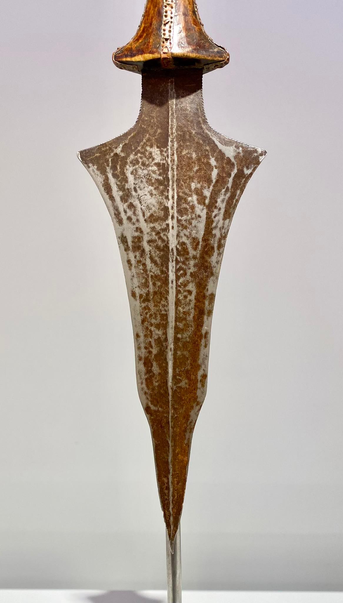 Antique Exceptional Knife From The Tetela Kasai Tribe Dr Congo Africa-ca1880-190 In Good Condition For Sale In Leuven, BE