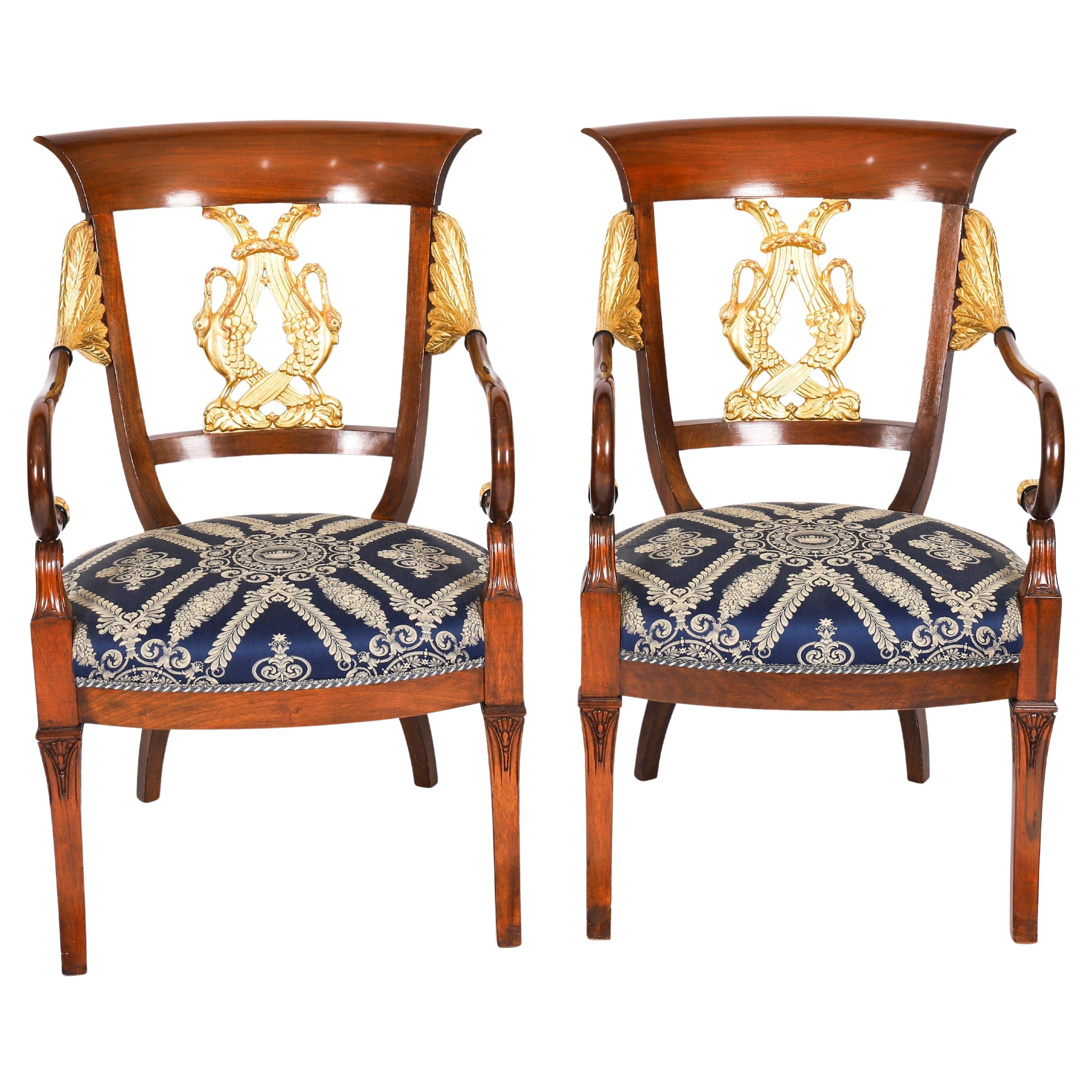 Exceptionnelle paire de fauteuils italiens néoclassiques en bois doré Circa 1900 en vente