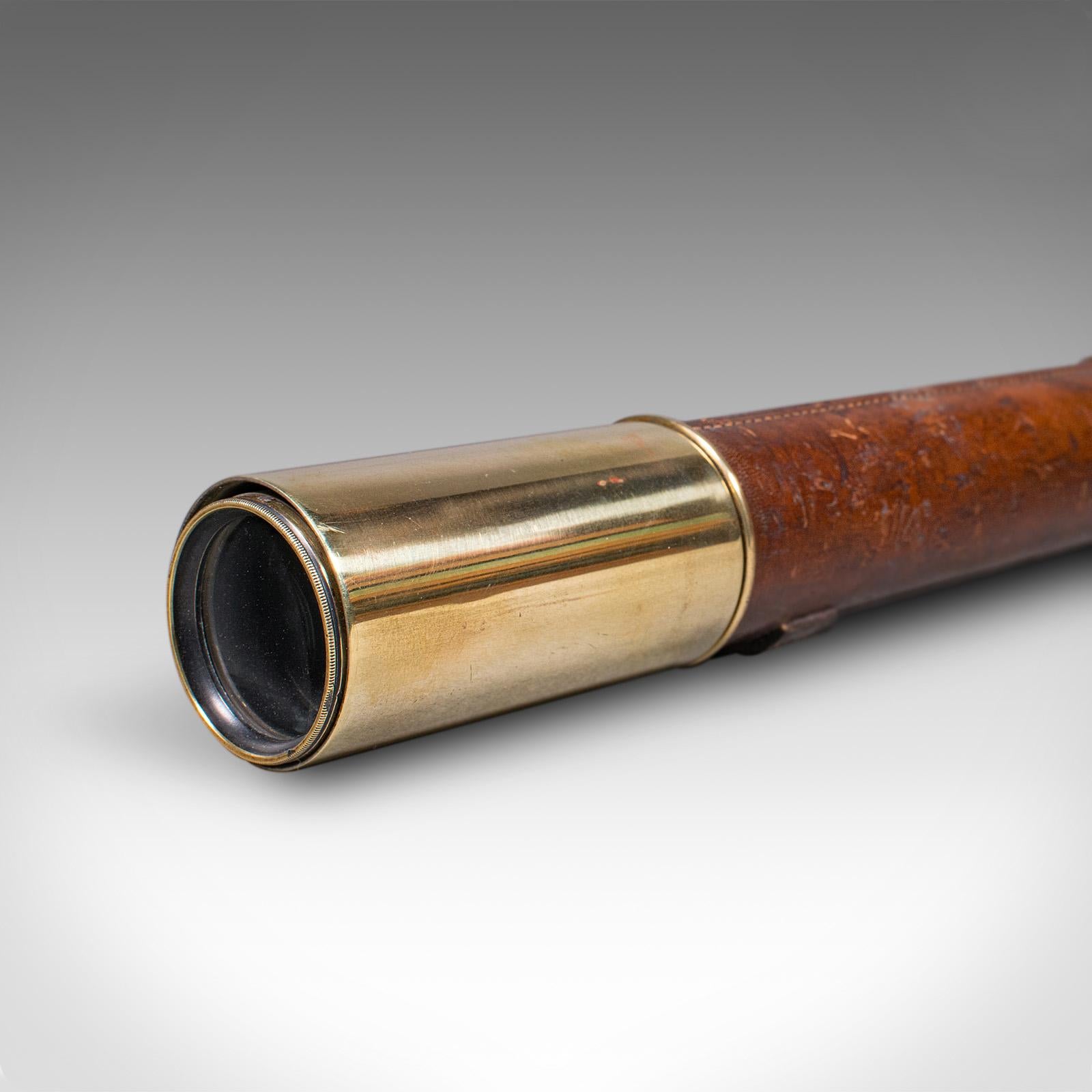 Antico telescopio da esploratore, inglese, cannocchiale con rivestimento in pelle, edoardiano, 1910 In condizioni buone in vendita a Hele, Devon, GB