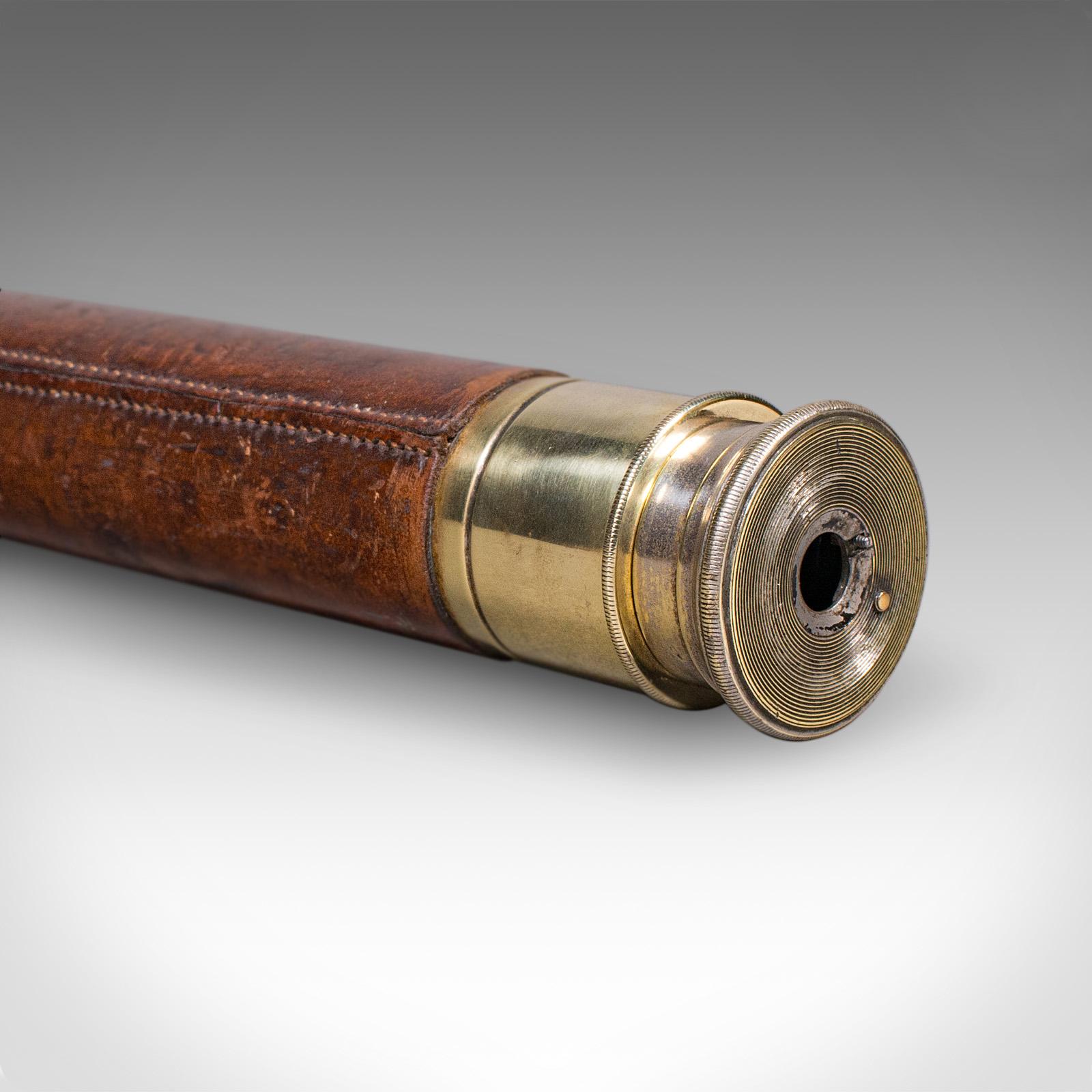 Inizio XX secolo Antico telescopio da esploratore, inglese, cannocchiale con rivestimento in pelle, edoardiano, 1910 in vendita