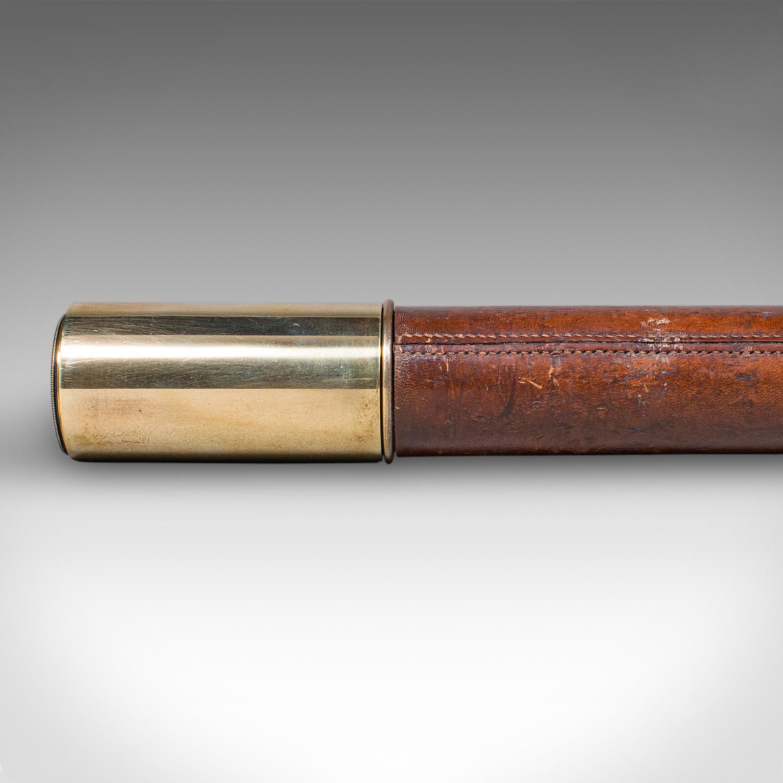 Ottone Antico telescopio da esploratore, inglese, cannocchiale con rivestimento in pelle, edoardiano, 1910 in vendita
