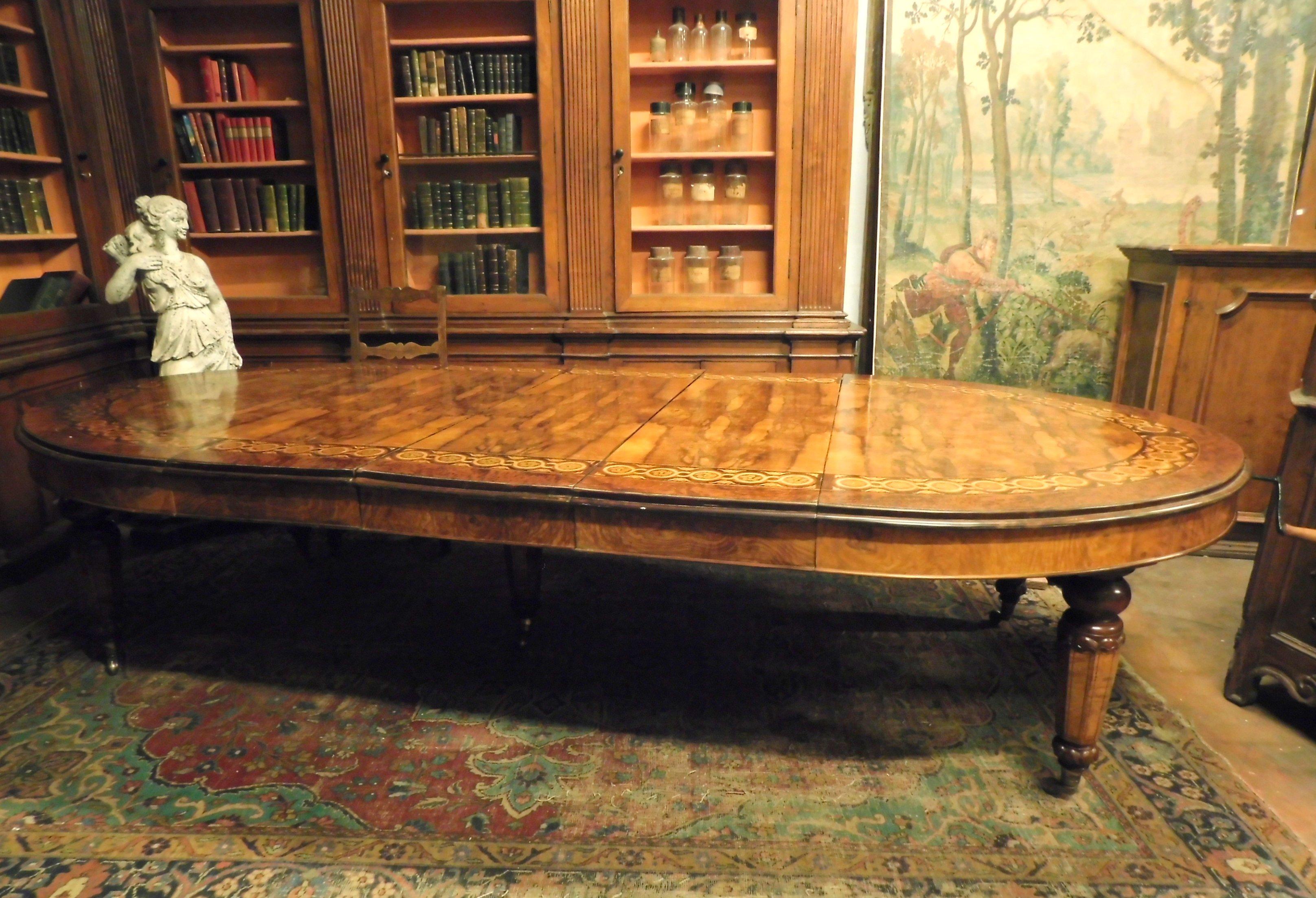 Antique Extendable Inlaid Wood Dining Table, Glossy Wick Brown, 1800 English In Good Condition In Cuneo, Italy (CN)