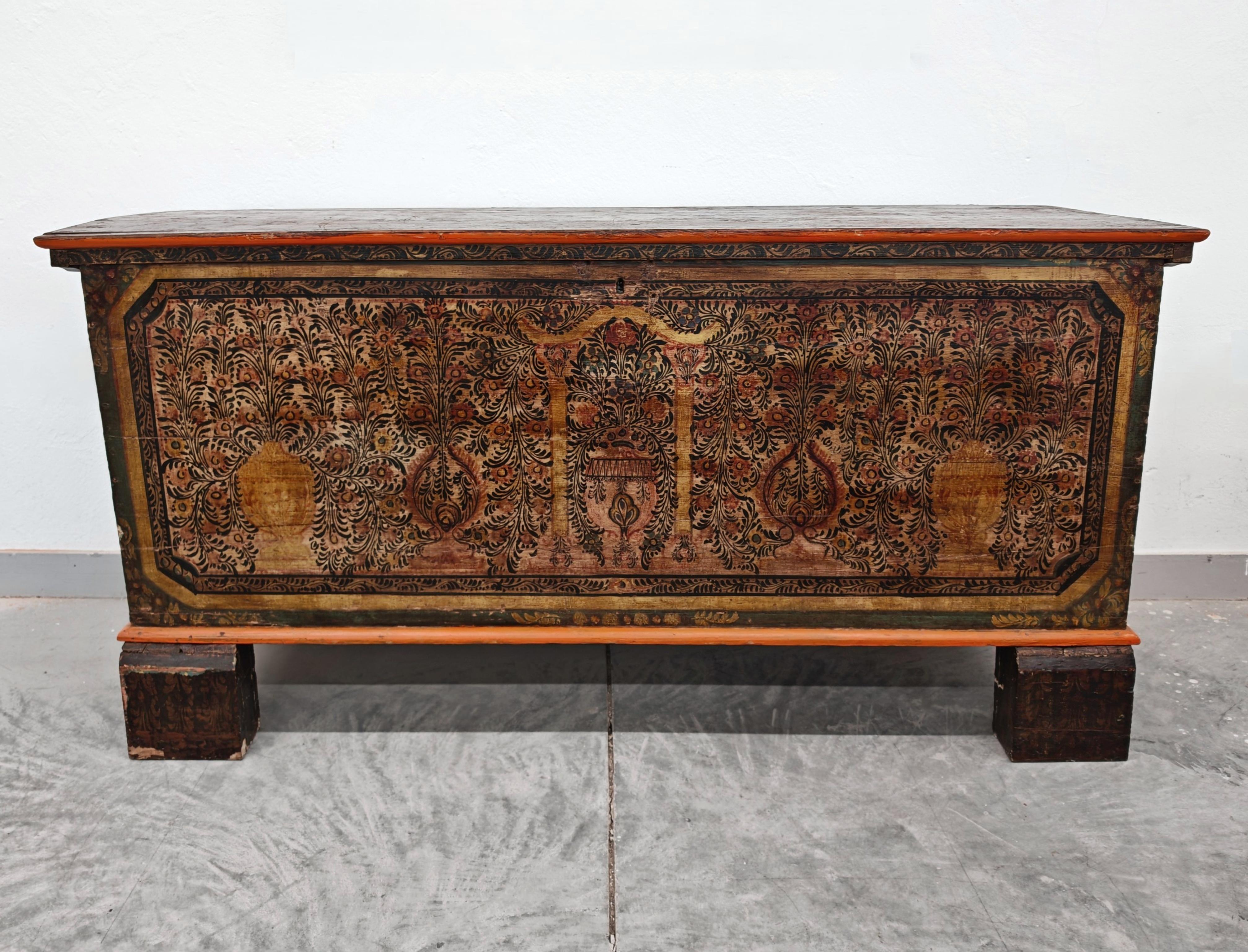 Antique Extra Large Adriatic Dowry Chest or Trunk done in hand-painted pine For Sale 3