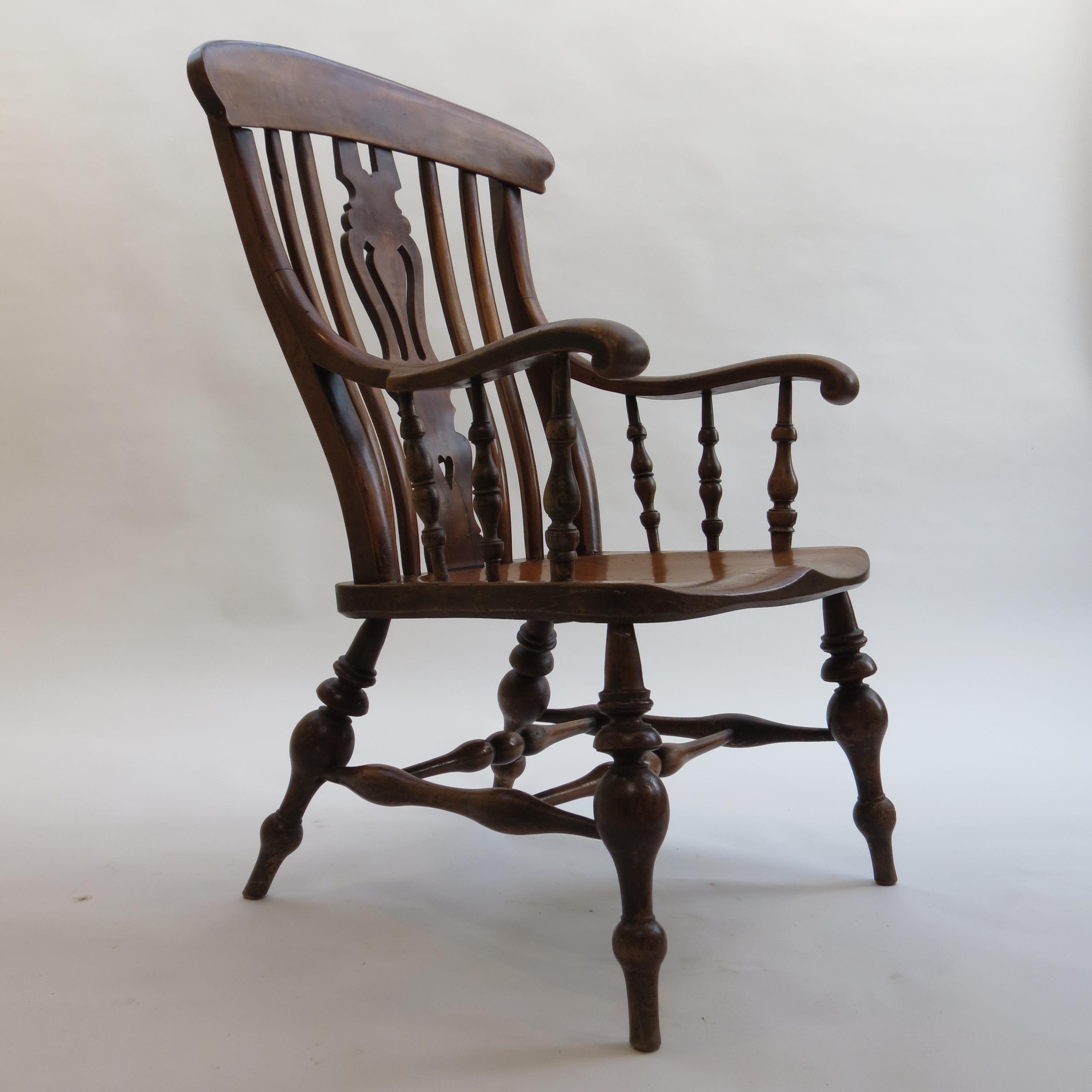 Anglais Antique Extra Large Ash and Sycamore English Windsor Country Chair 19ème siècle 