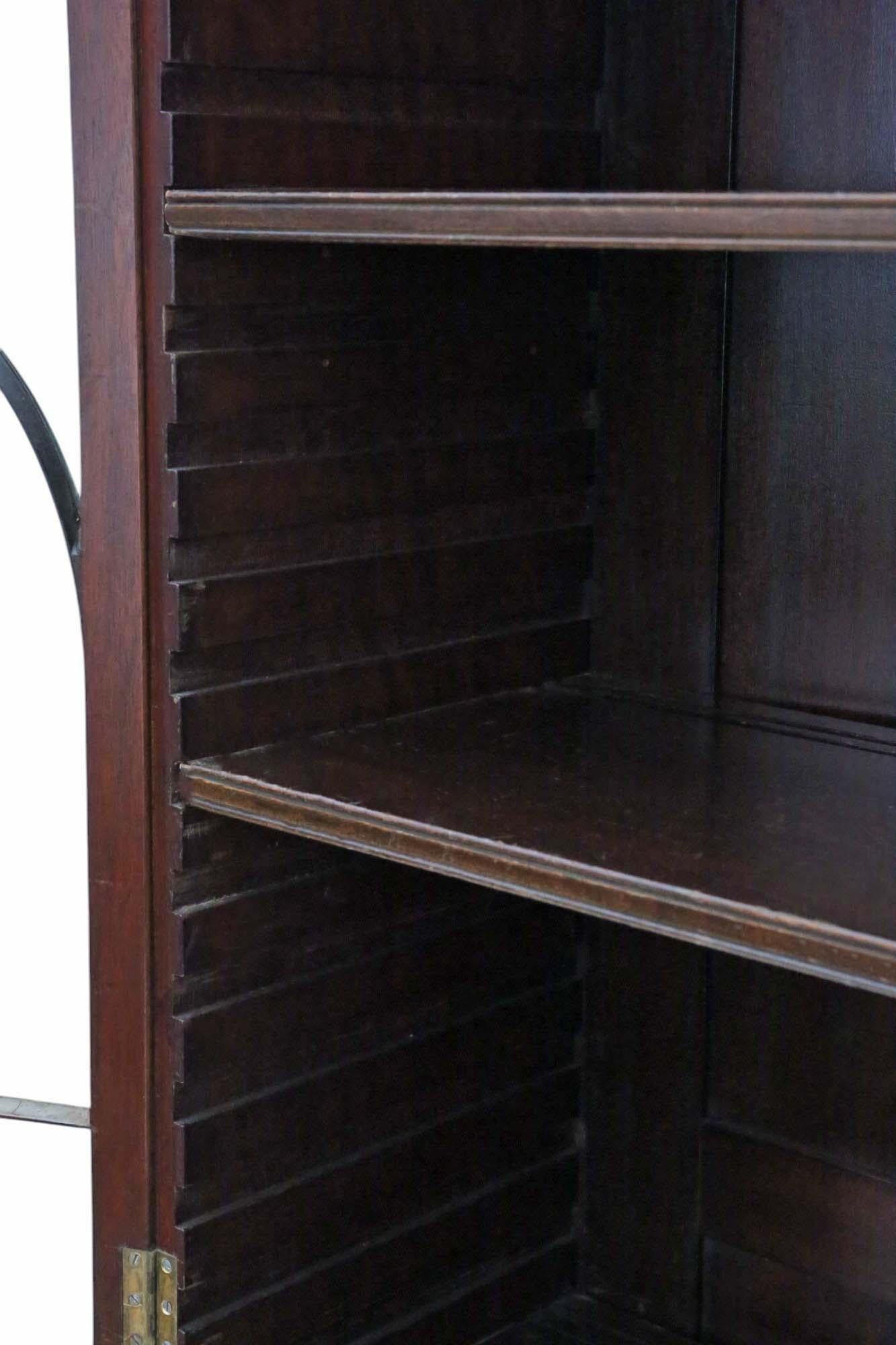 Antikes extragroßes glasiertes georgianisches Revival-Bücherregal aus Mahagoni in verstellbarer Bücherregalqualität 1